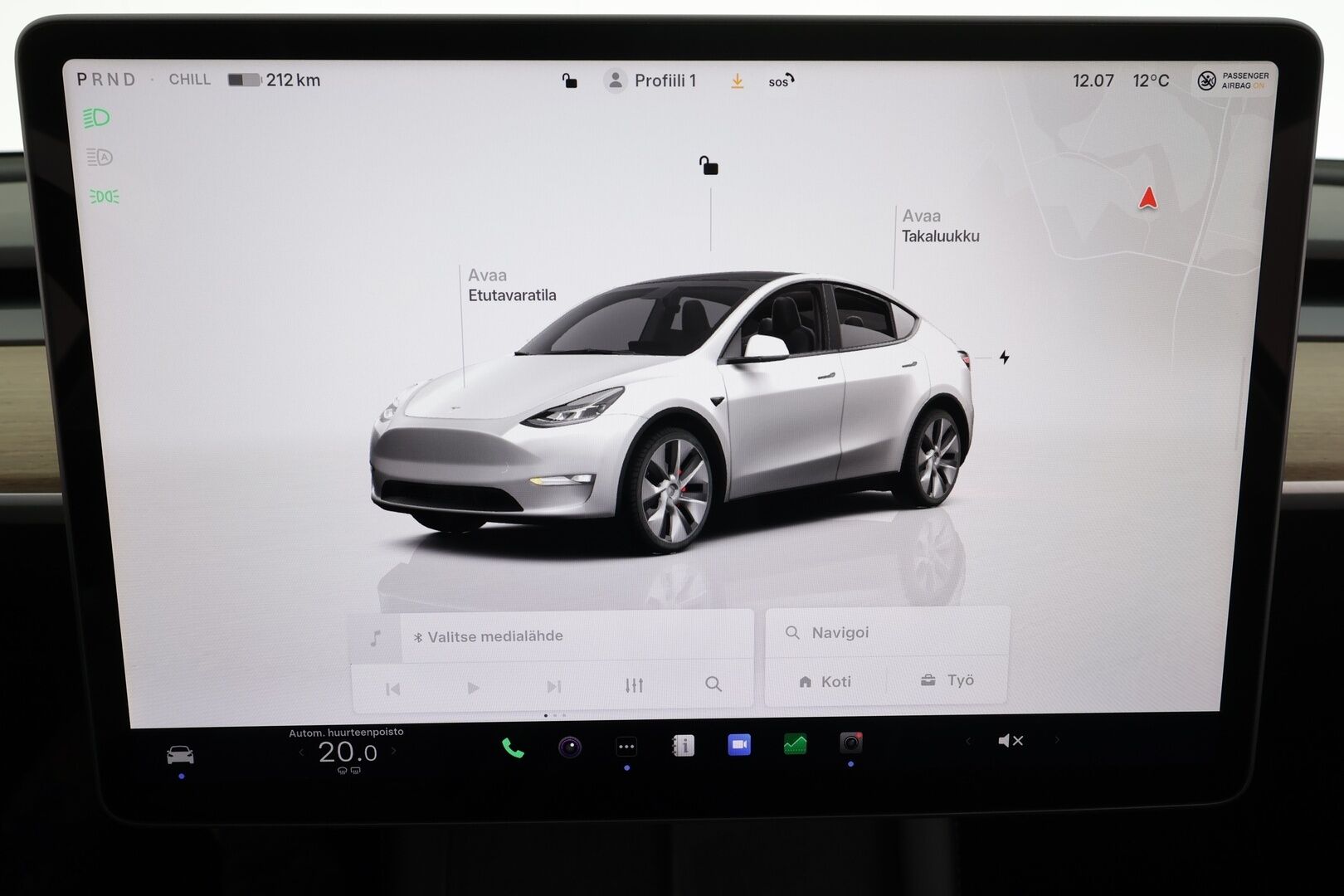 Tesla Model Y 2023 Performance * Suomi-auto / Lasikatto / Premium Audio / P.kamera / Koukku / Nahat / ILP / Matrix LED * - Kahdet renkaat aluvanteilla - HULLUT JOULUT KORKOTARJOUS 2,49% 