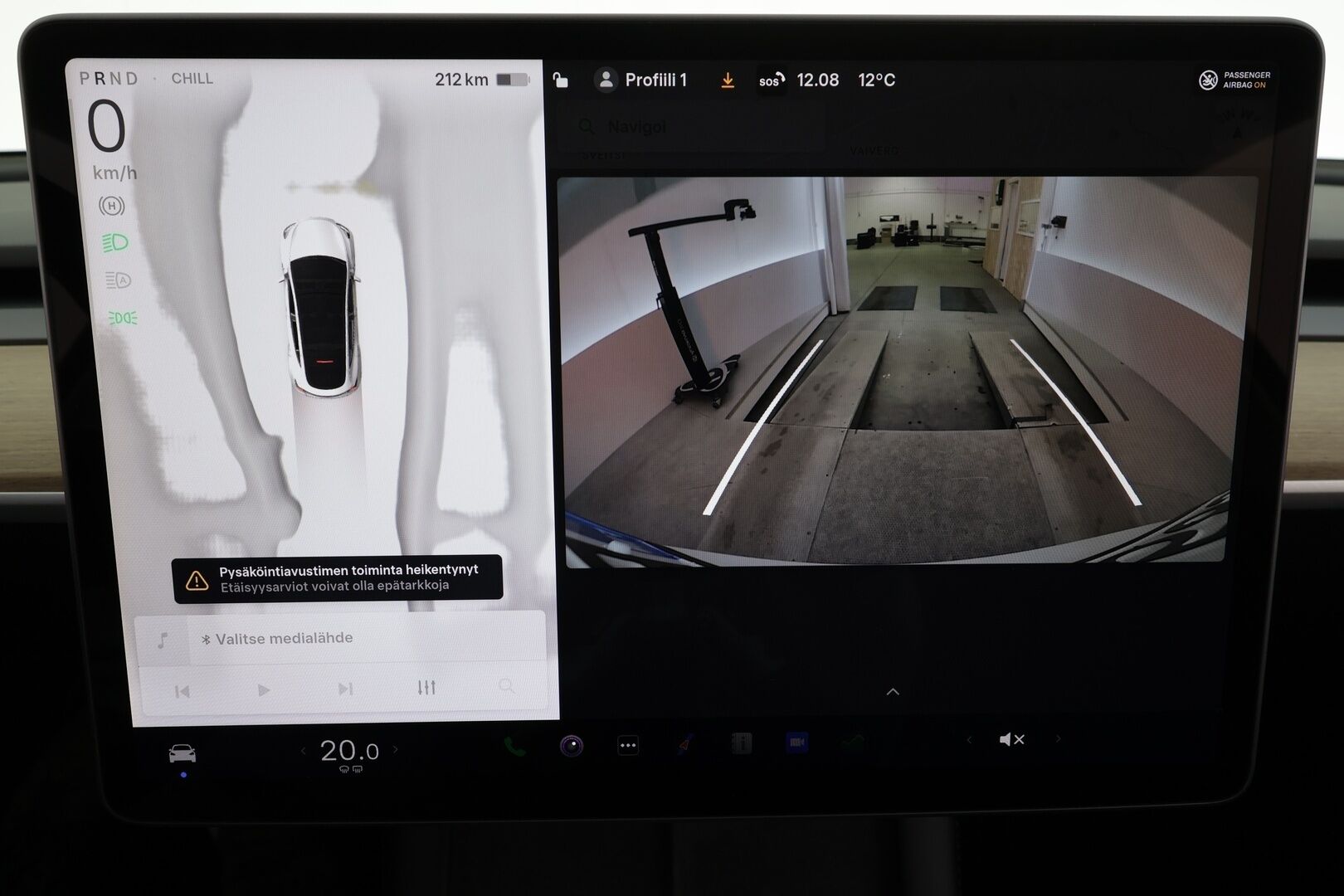 Tesla Model Y 2023 Performance * Suomi-auto / Lasikatto / Premium Audio / P.kamera / Koukku / Nahat / ILP / Matrix LED * - Kahdet renkaat aluvanteilla - HULLUT JOULUT KORKOTARJOUS 2,49% 