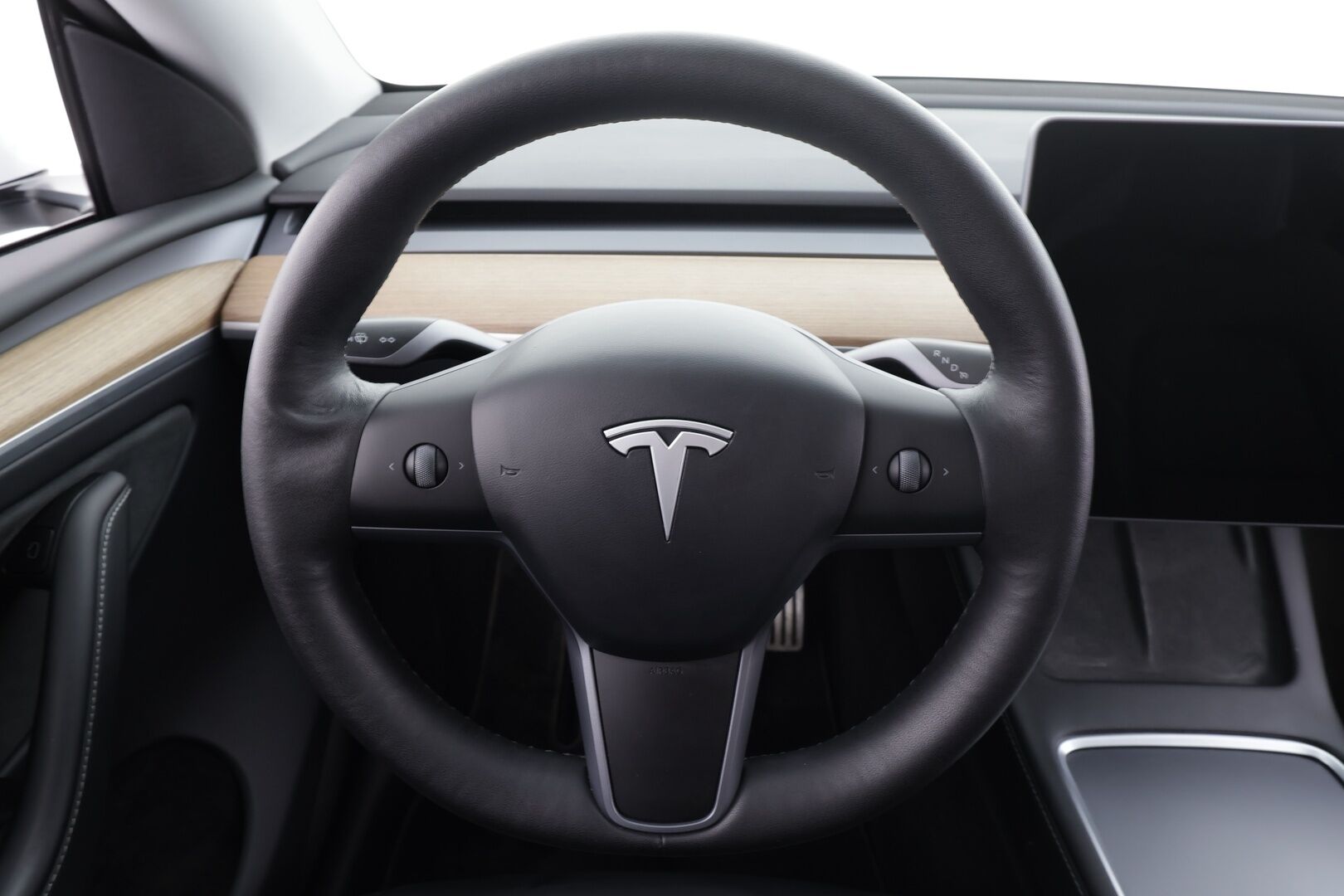 Tesla Model Y 2023 Performance * Suomi-auto / Lasikatto / Premium Audio / P.kamera / Koukku / Nahat / ILP / Matrix LED * - Kahdet renkaat aluvanteilla - HULLUT JOULUT KORKOTARJOUS 2,49% 