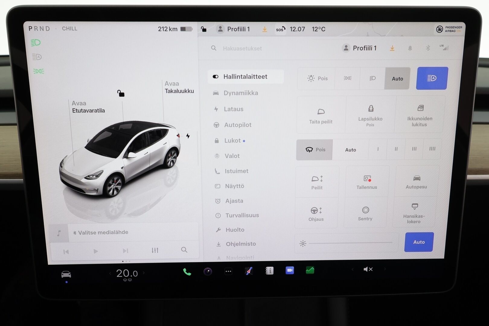 Tesla Model Y 2023 Performance * Suomi-auto / Lasikatto / Premium Audio / P.kamera / Koukku / Nahat / ILP / Matrix LED * - Kahdet renkaat aluvanteilla - HULLUT JOULUT KORKOTARJOUS 2,49% 