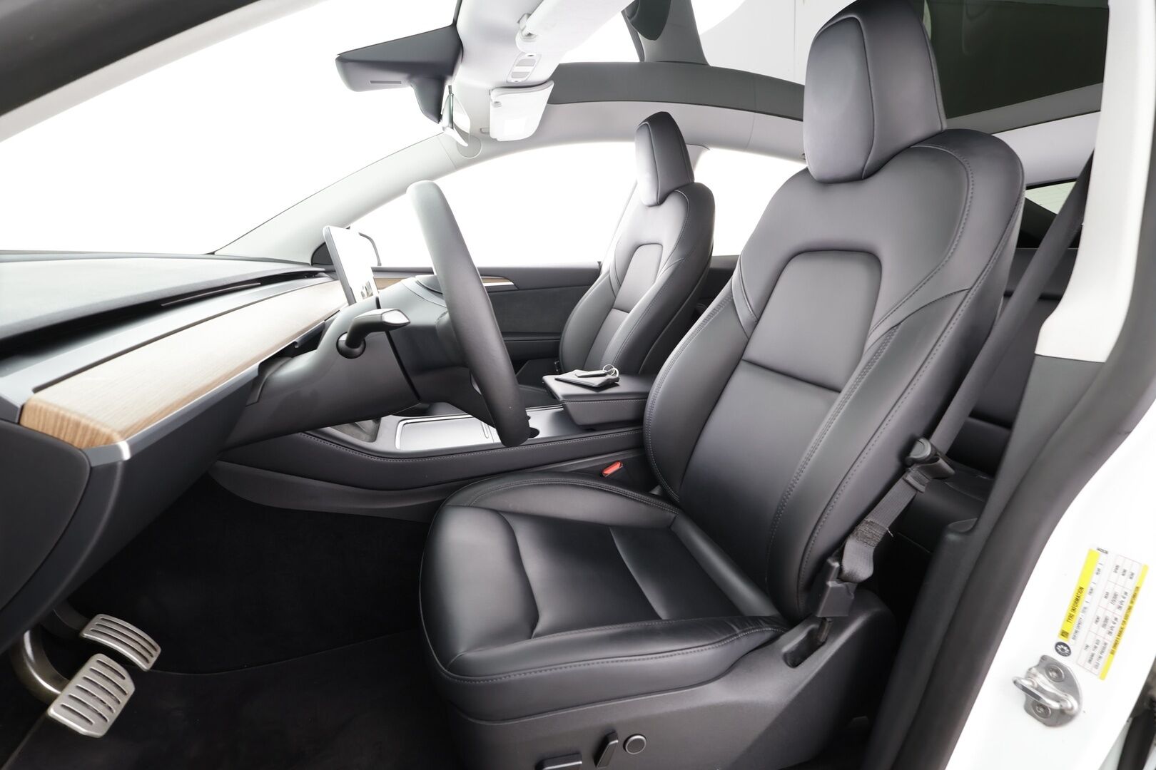 Tesla Model Y 2023 Performance * Suomi-auto / Lasikatto / Premium Audio / P.kamera / Koukku / Nahat / ILP / Matrix LED * - Kahdet renkaat aluvanteilla - HULLUT JOULUT KORKOTARJOUS 2,49% 