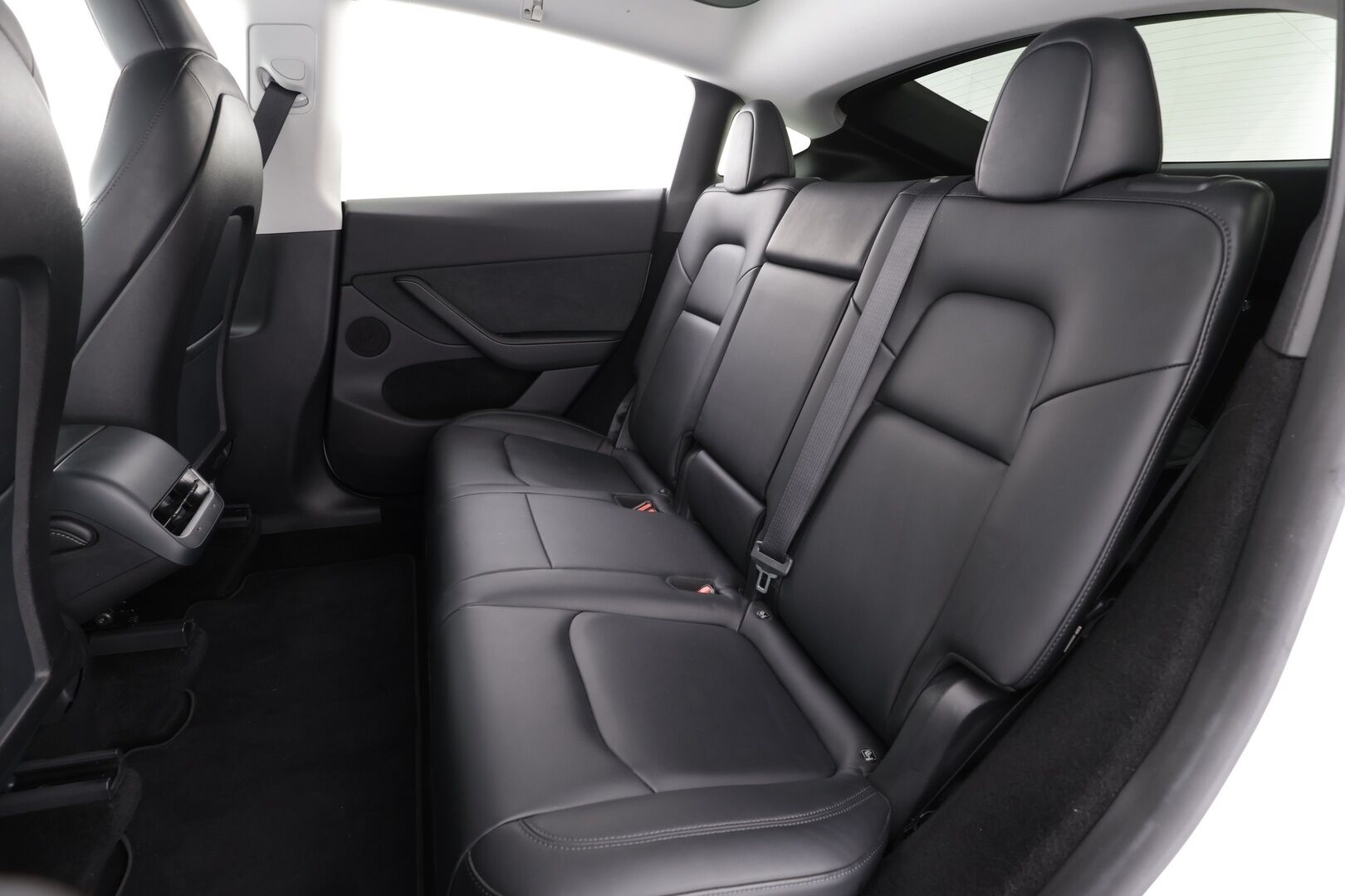 Tesla Model Y 2023 Performance * Suomi-auto / Lasikatto / Premium Audio / P.kamera / Koukku / Nahat / ILP / Matrix LED * - Kahdet renkaat aluvanteilla - HULLUT JOULUT KORKOTARJOUS 2,49% 