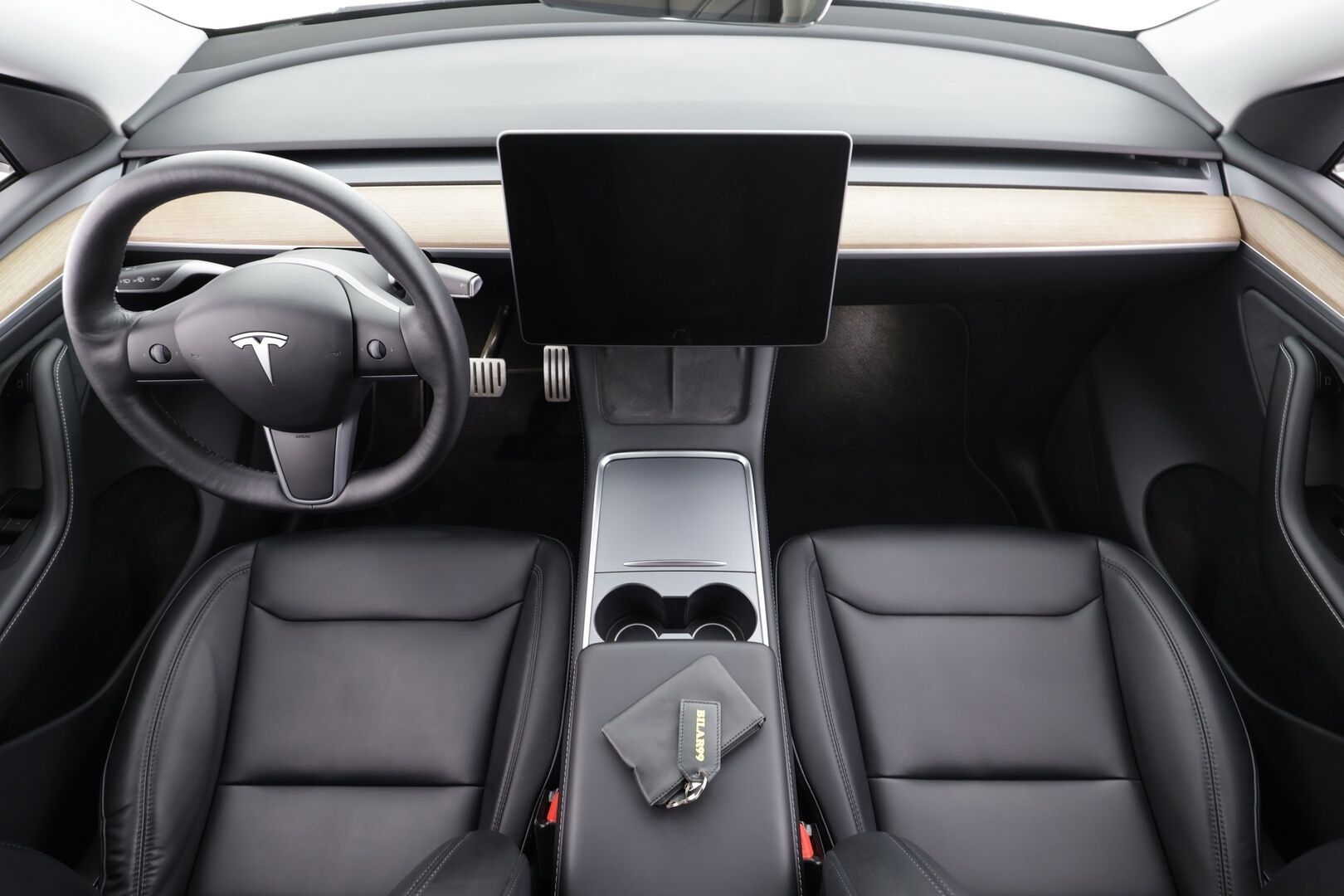 Tesla Model Y 2023 Performance * Suomi-auto / Lasikatto / Premium Audio / P.kamera / Koukku / Nahat / ILP / Matrix LED * - Kahdet renkaat aluvanteilla - HULLUT JOULUT KORKOTARJOUS 2,49% 