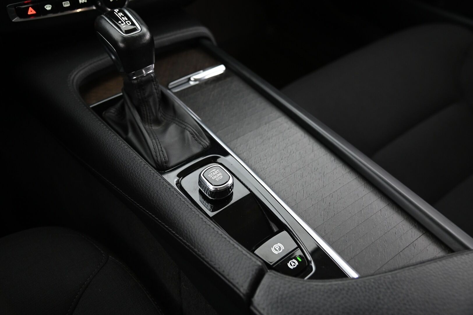 Volvo V90 Cross Country 2019 D4 AWD Plus aut **ACC / Koukku / Navi / Kessy** - *Juuri saapunut / Digimittaristo / VOC / LED-Valot / 2X Renkaat*