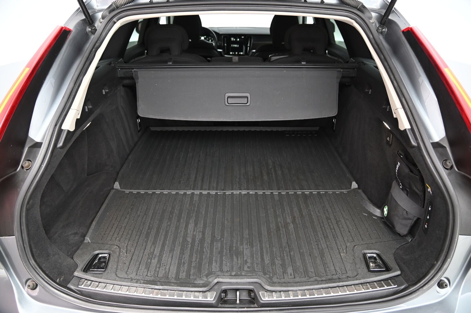 Volvo V90 Cross Country 2019 D4 AWD Plus aut **ACC / Koukku / Navi / Kessy** - *Juuri saapunut / Digimittaristo / VOC / LED-Valot / 2X Renkaat*