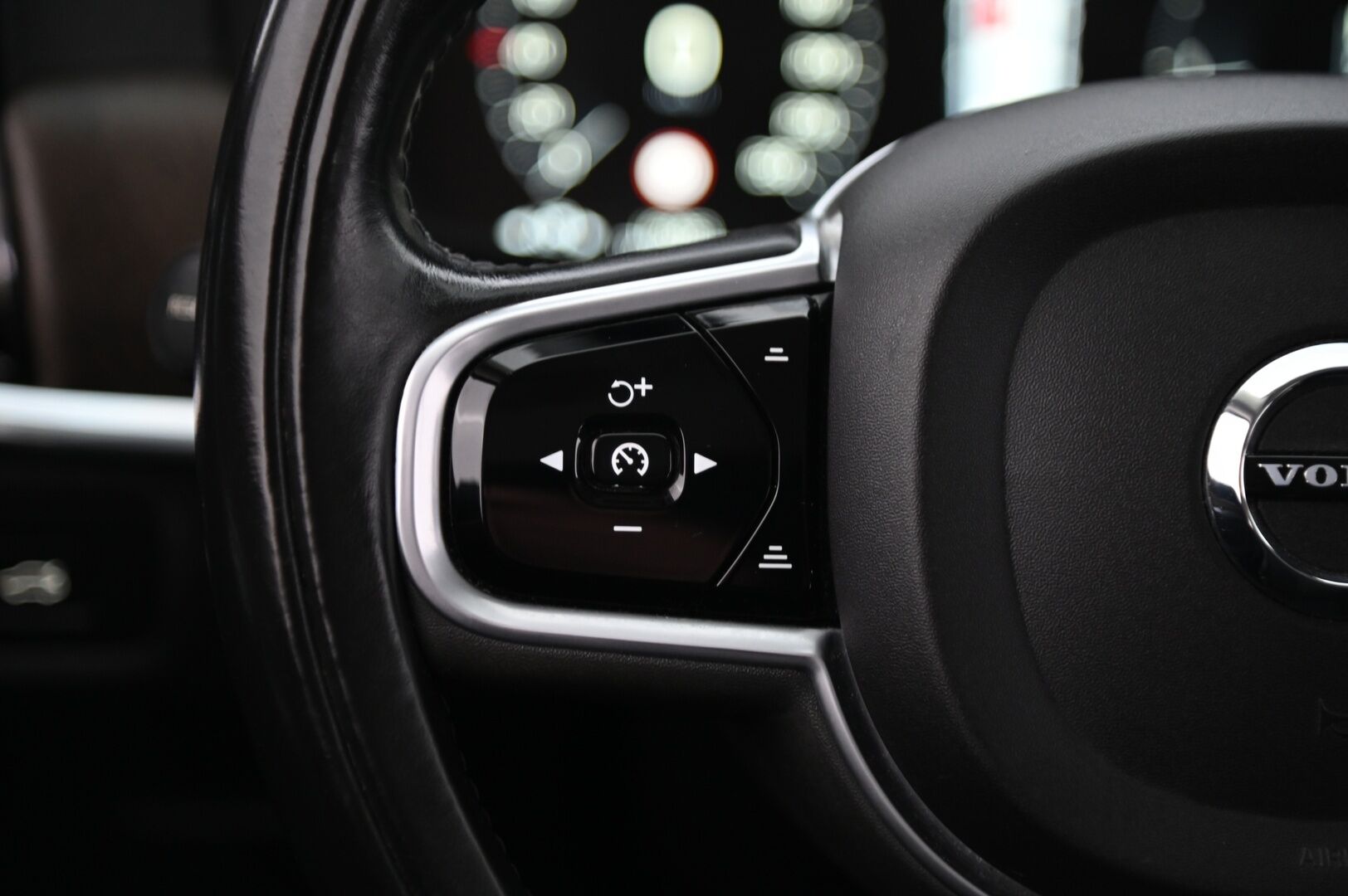 Volvo V90 Cross Country 2019 D4 AWD Plus aut **ACC / Koukku / Navi / Kessy** - *Juuri saapunut / Digimittaristo / VOC / LED-Valot / 2X Renkaat*