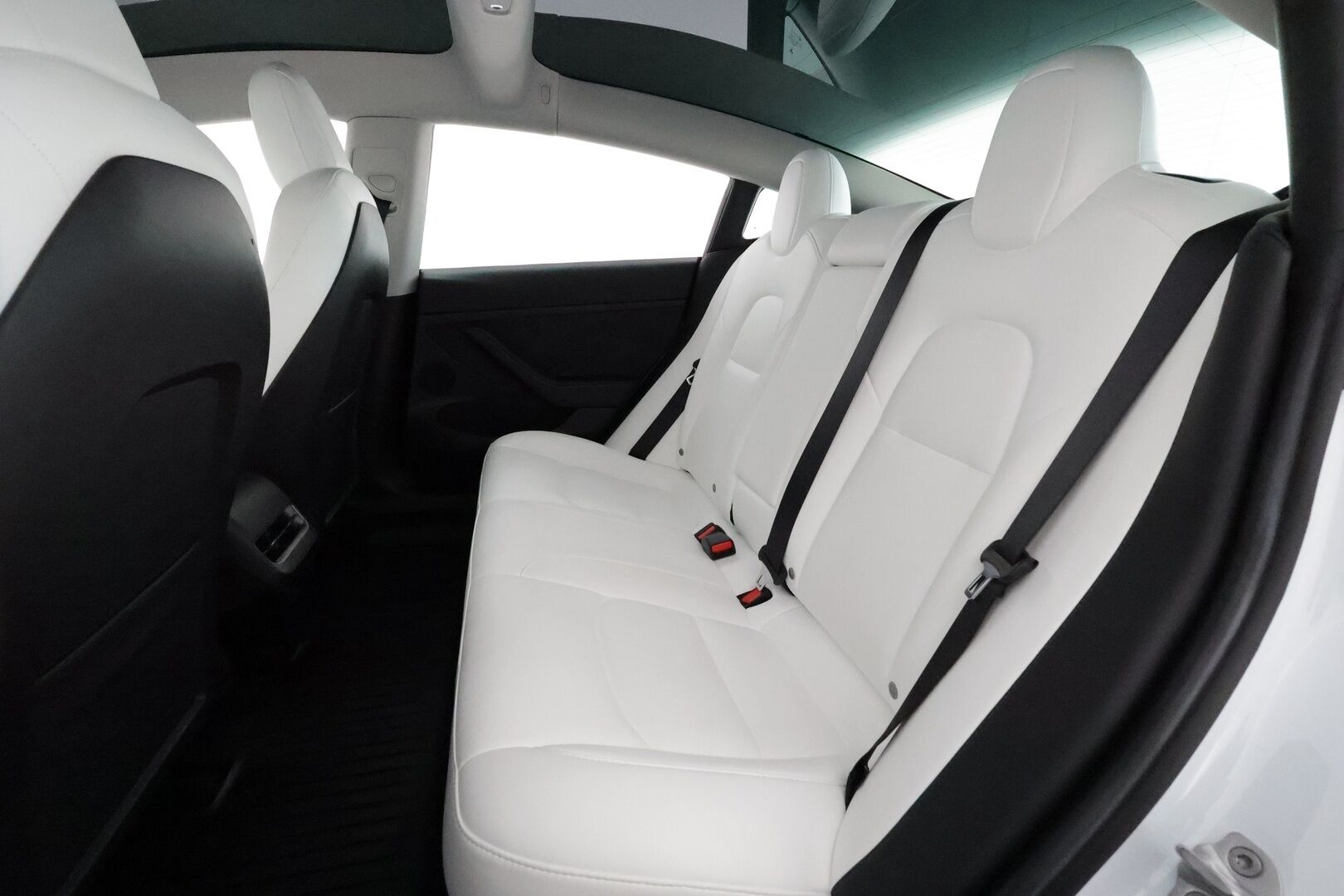 Tesla Model 3 2023 Standard Range Plus **Lasikatto / ILP / ACC / Matrix-LED / P.kamera / Muistipenkki / Navi / Kaistavahti / Keyless** - 3,99 % KORKOTARJOUS TÄHÄN AUTOON 14.9. ASTI! - 1-om Suomi-auto / 2x Latauskaapelit / Kahdet Renkaat / Akku kuntotarkastettu