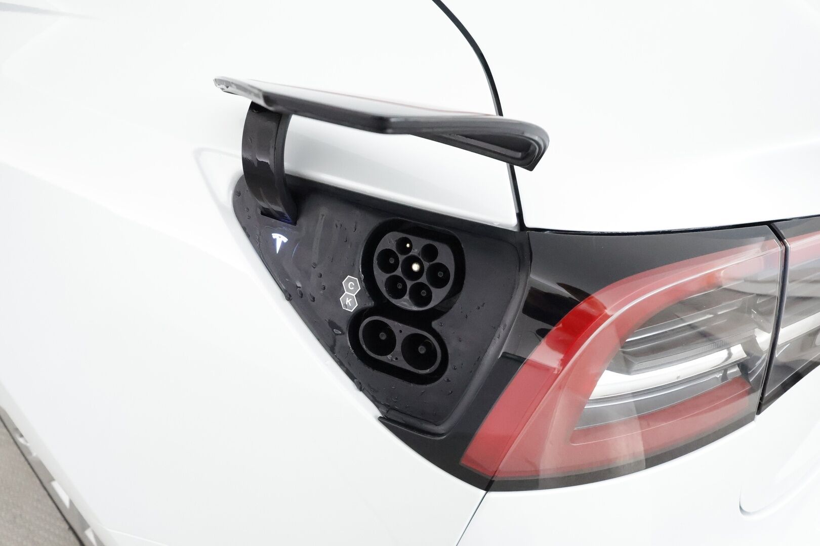 Tesla Model 3 2023 Standard Range Plus **Lasikatto / ILP / ACC / Matrix-LED / P.kamera / Muistipenkki / Navi / Kaistavahti / Keyless** - 3,99 % KORKOTARJOUS TÄHÄN AUTOON 14.9. ASTI! - 1-om Suomi-auto / 2x Latauskaapelit / Kahdet Renkaat / Akku kuntotarkastettu