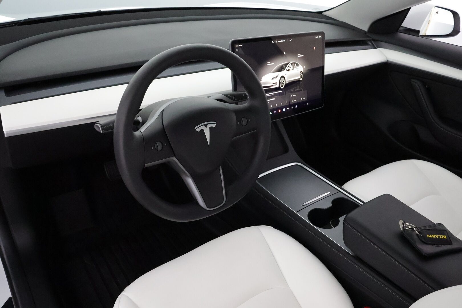 Tesla Model 3 2023 Standard Range Plus **Lasikatto / ILP / ACC / Matrix-LED / P.kamera / Muistipenkki / Navi / Kaistavahti / Keyless** - 3,99 % KORKOTARJOUS TÄHÄN AUTOON 14.9. ASTI! - 1-om Suomi-auto / 2x Latauskaapelit / Kahdet Renkaat / Akku kuntotarkastettu