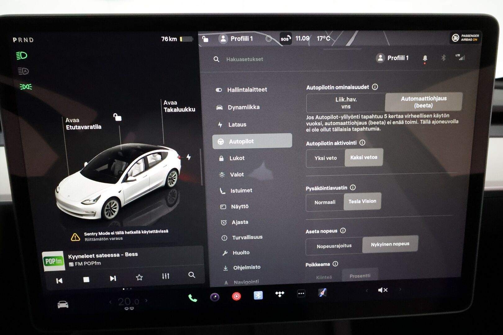 Tesla Model 3 2023 Standard Range Plus **Lasikatto / ILP / ACC / Matrix-LED / P.kamera / Muistipenkki / Navi / Kaistavahti / Keyless** - 3,99 % KORKOTARJOUS TÄHÄN AUTOON 14.9. ASTI! - 1-om Suomi-auto / 2x Latauskaapelit / Kahdet Renkaat / Akku kuntotarkastettu