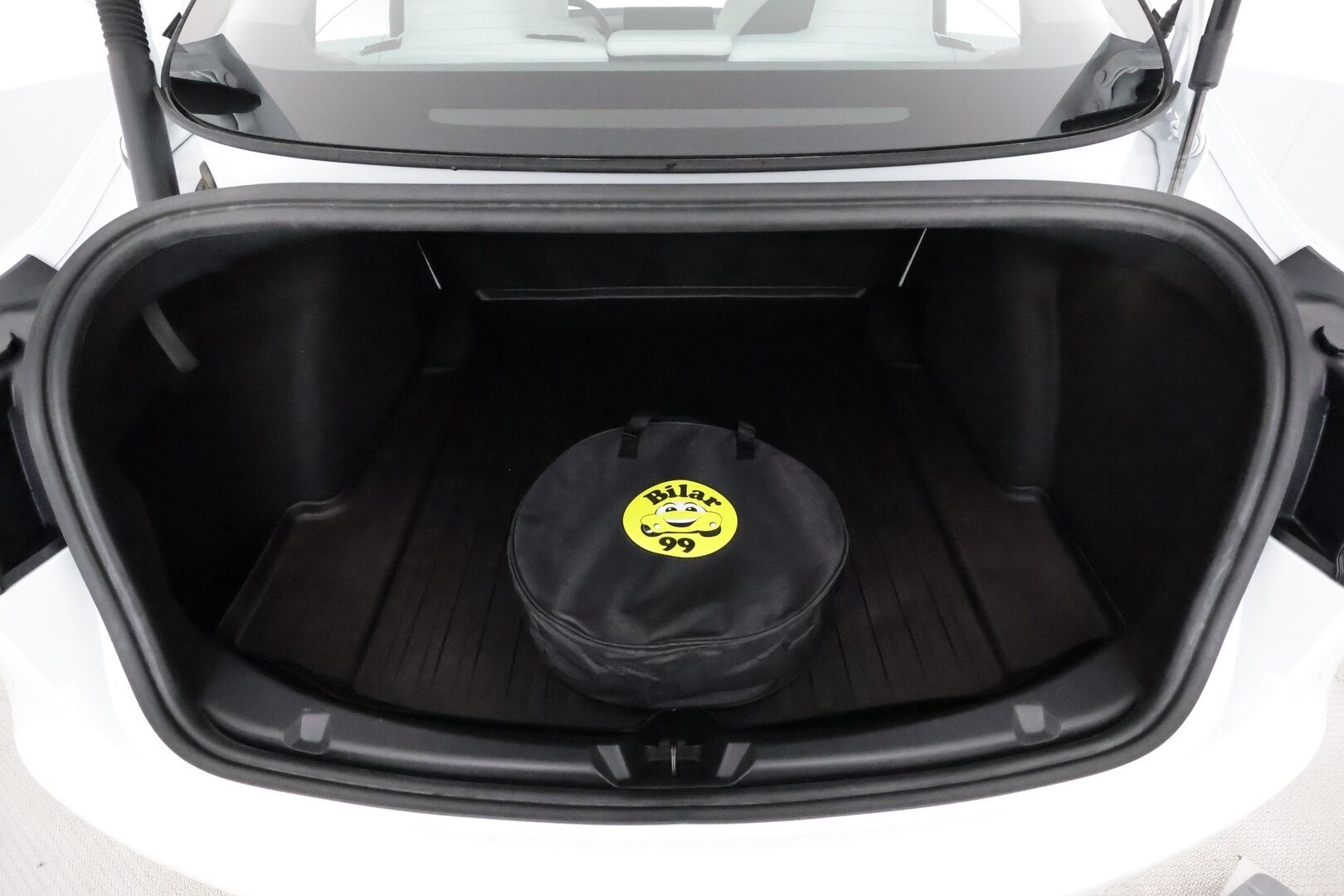 Tesla Model 3 2023 Standard Range Plus **Lasikatto / ILP / ACC / Matrix-LED / P.kamera / Muistipenkki / Navi / Kaistavahti / Keyless** - 3,99 % KORKOTARJOUS TÄHÄN AUTOON 14.9. ASTI! - 1-om Suomi-auto / 2x Latauskaapelit / Kahdet Renkaat / Akku kuntotarkastettu