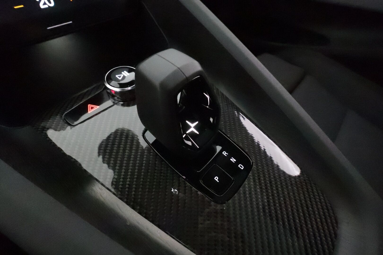 Polestar 2 2021 Launch Edition Performance, 300kW, 78kWh **ACC / Lasikatto / H&K / 360° / Muistipenkki / Koukku / Pixel LED / Navi** - 3,99 % KORKOTARJOUS TÄHÄN AUTOON 7.9. ASTI! - Merkkihuollettu