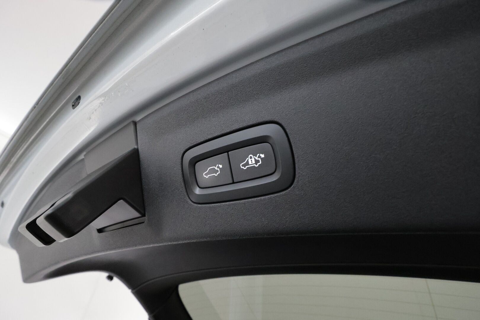 Polestar 2 2021 Launch Edition Performance, 300kW, 78kWh **ACC / Lasikatto / H&K / 360° / Muistipenkki / Koukku / Pixel LED / Navi** - 3,99 % KORKOTARJOUS TÄHÄN AUTOON 7.9. ASTI! - Merkkihuollettu
