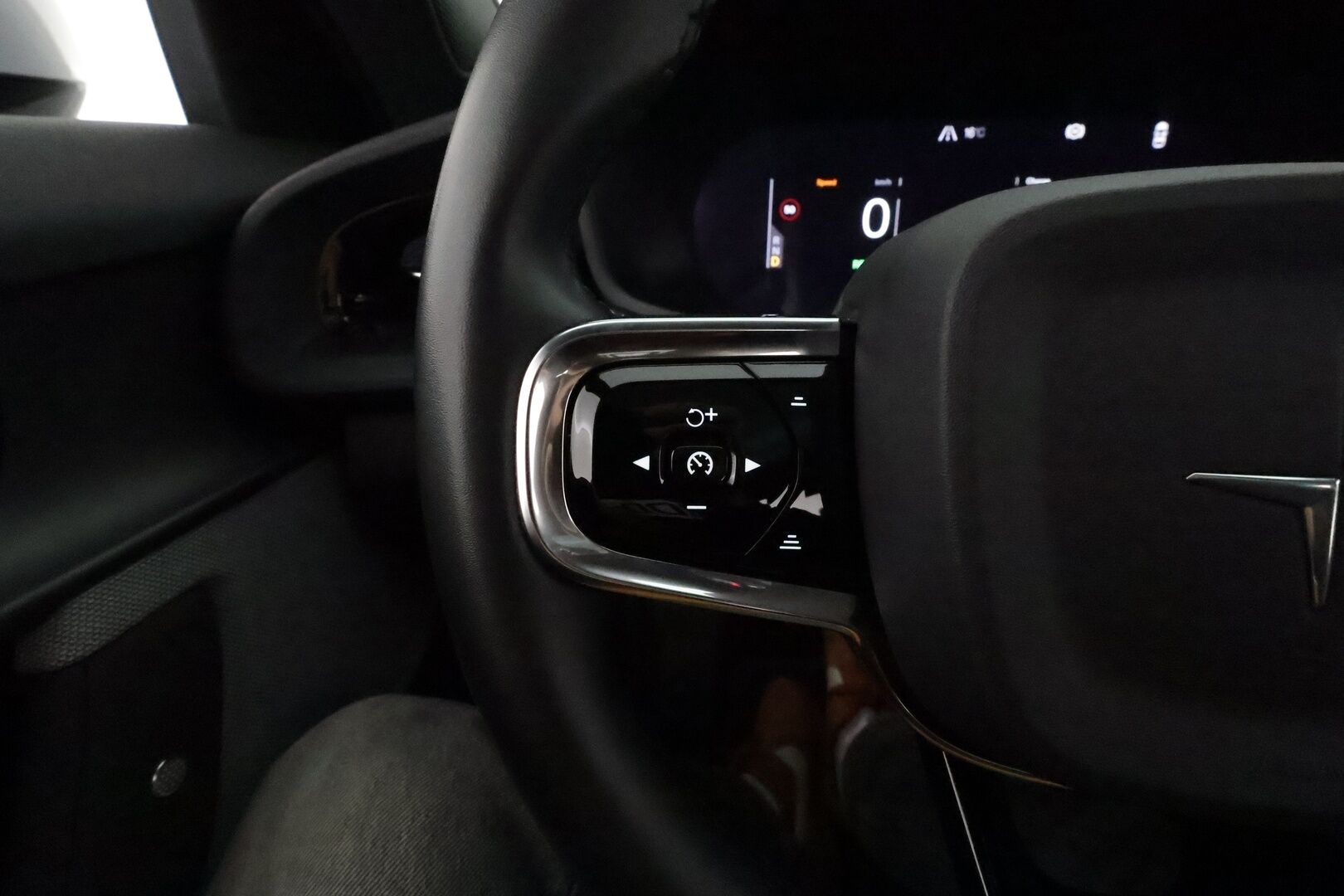 Polestar 2 2021 Launch Edition Performance, 300kW, 78kWh **ACC / Lasikatto / H&K / 360° / Muistipenkki / Koukku / Pixel LED / Navi** - 3,99 % KORKOTARJOUS TÄHÄN AUTOON 7.9. ASTI! - Merkkihuollettu