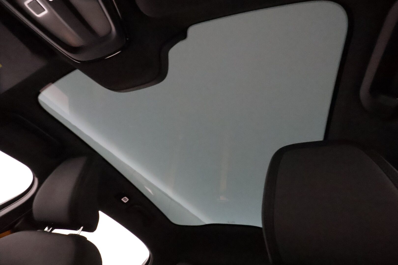 Polestar 2 2021 Launch Edition Performance, 300kW, 78kWh **ACC / Lasikatto / H&K / 360° / Muistipenkki / Koukku / Pixel LED / Navi** - 3,99 % KORKOTARJOUS TÄHÄN AUTOON 7.9. ASTI! - Merkkihuollettu