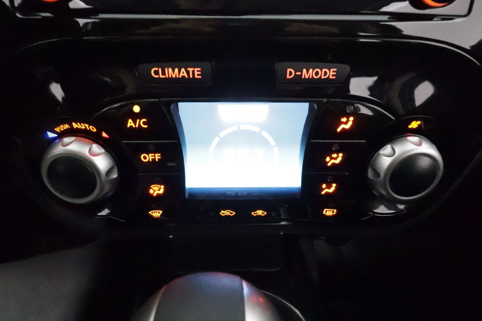 Nissan Juke 2019 1,6L110 Xtronic Acenta 2WD *Vakkari / 360° / Koukku / Navi / Puolinahat / KeylessGo*
