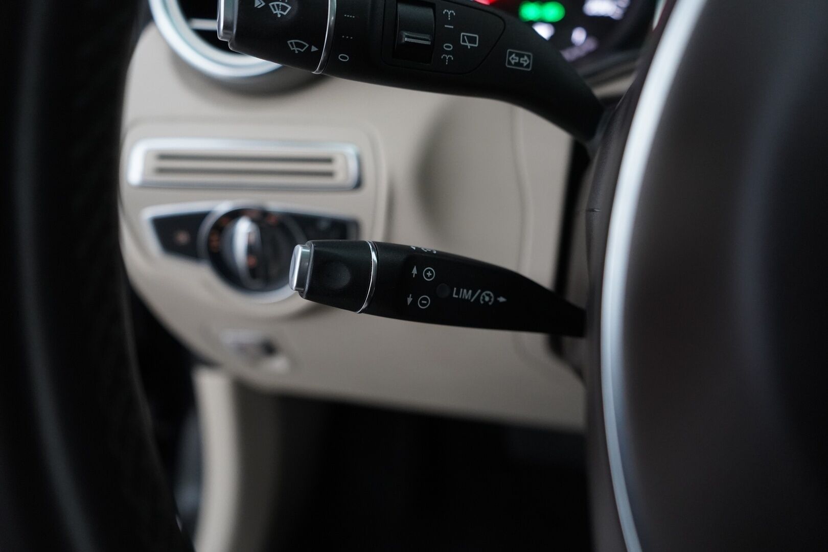 Mercedes-Benz GLC 2018 350 e 4Matic A Premium Business AMG * Panoraama / Burmester / Sporttinahat / Koukku / Tutkat * - Suomi auto / Kahdet renkaat alumiinivantein / Huollettu 7.2025