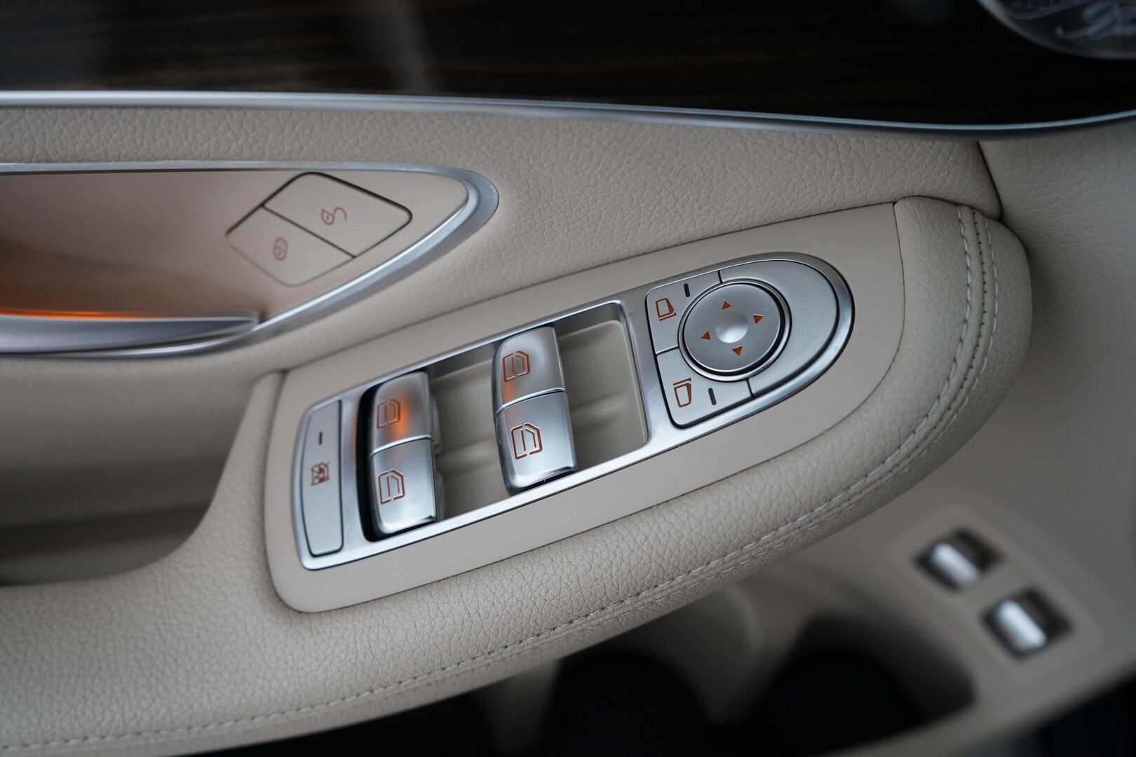 Mercedes-Benz GLC 2018 350 e 4Matic A Premium Business AMG *Panorama / Burmester / Sporttinahat / Koukku / Vakkari / Tutkat * - Suomi auto / Kahdet renkaat alumiinivantein / Viimeisin huolto 7/25