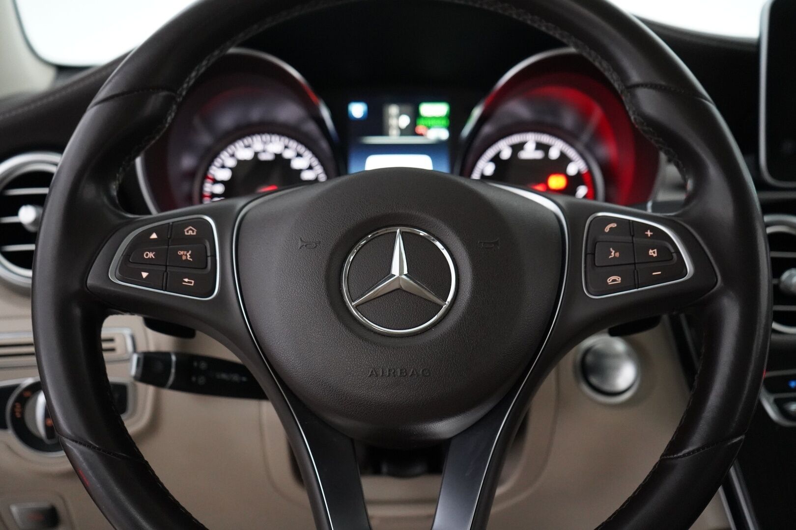 Mercedes-Benz GLC 2018 350 e 4Matic A Premium Business AMG *Panorama / Burmester / Sporttinahat / Koukku / Vakkari / Tutkat * - Suomi auto / Kahdet renkaat alumiinivantein / Viimeisin huolto 7/25