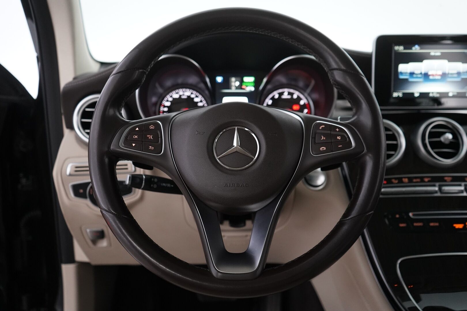 Mercedes-Benz GLC 2018 350 e 4Matic A Premium Business AMG * Panoraama / Burmester / Sporttinahat / Koukku / Tutkat * - Suomi auto / Kahdet renkaat alumiinivantein / Huollettu 7.2025