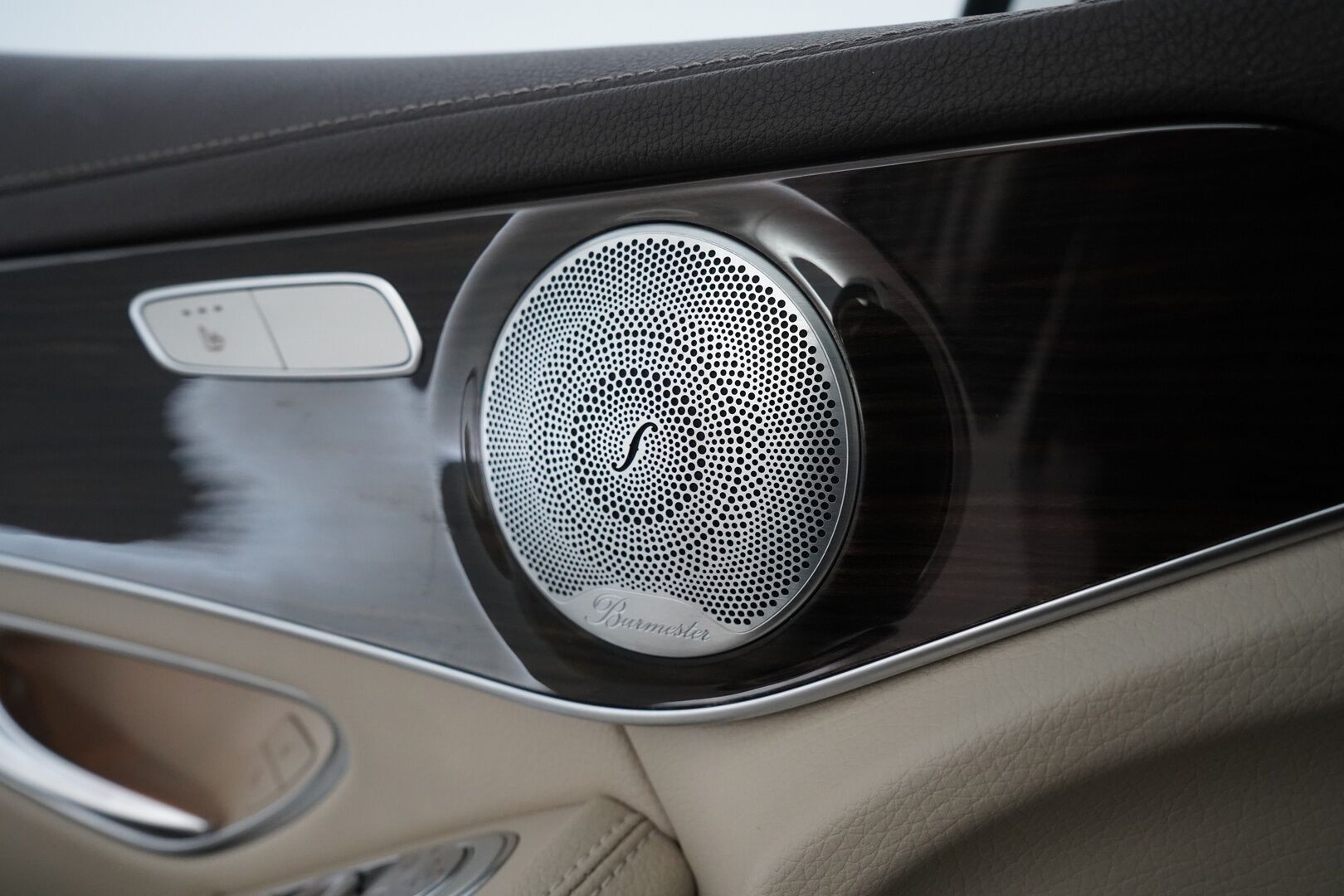 Mercedes-Benz GLC 2018 350 e 4Matic A Premium Business AMG *Panorama / Burmester / Sporttinahat / Koukku / Vakkari / Tutkat * - Suomi auto / Kahdet renkaat alumiinivantein / Viimeisin huolto 7/25