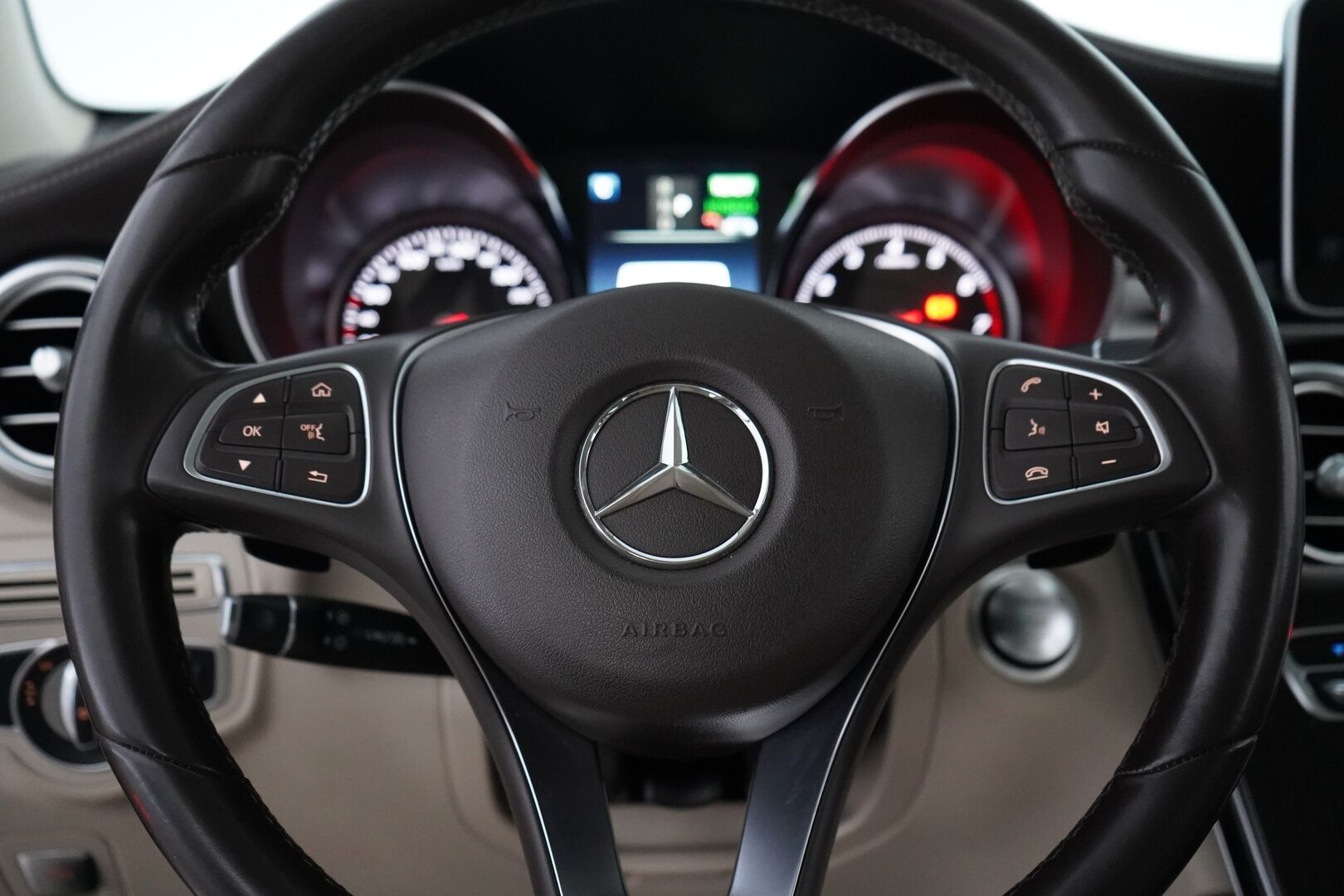 Mercedes-Benz GLC 2018 350 e 4Matic A Premium Business AMG *Panorama / Burmester / Sporttinahat / Koukku / Vakkari / Tutkat * - Suomi auto / Kahdet renkaat alumiinivantein / Viimeisin huolto 7/25