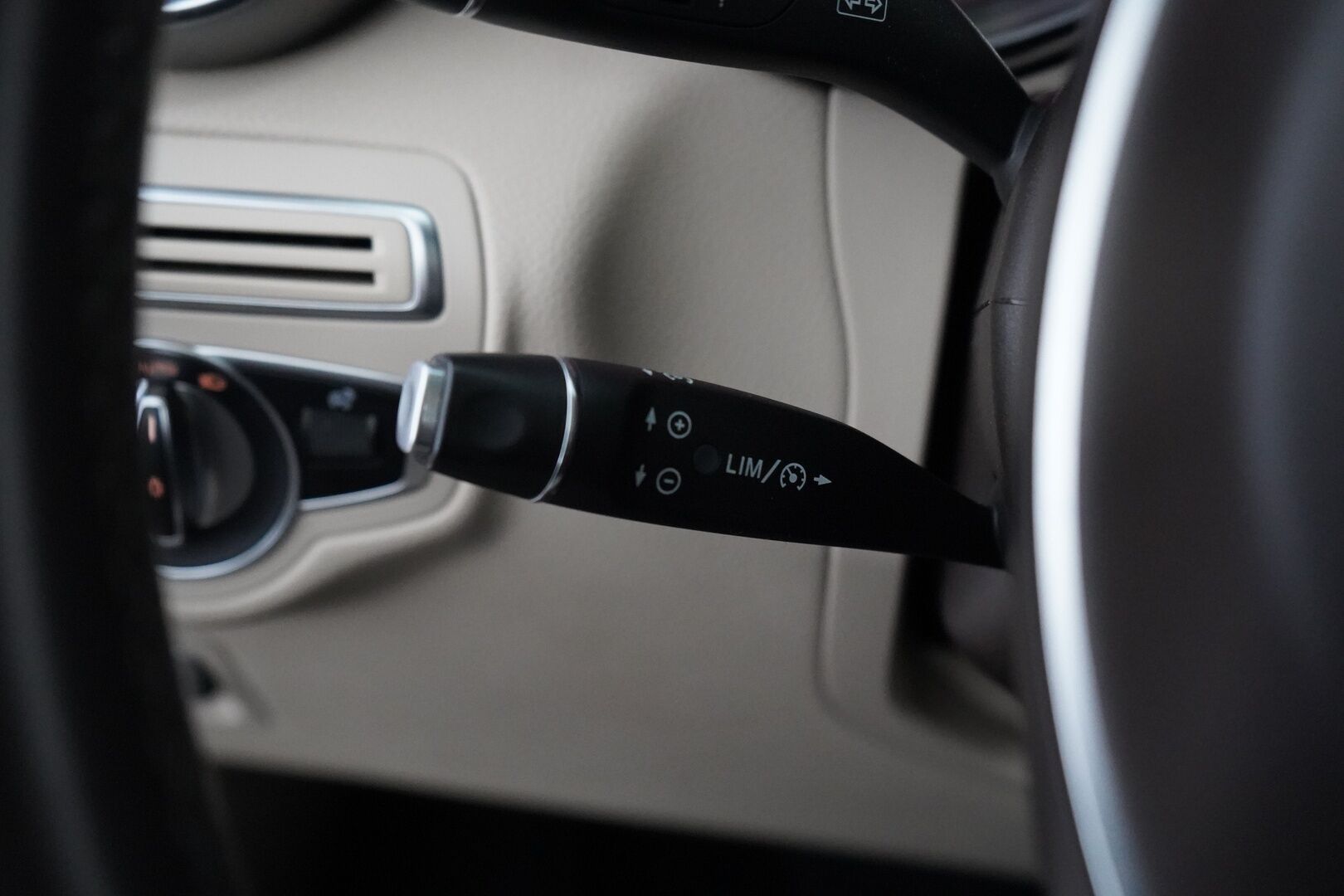 Mercedes-Benz GLC 2018 350 e 4Matic A Premium Business AMG *Panorama / Burmester / Sporttinahat / Koukku / Vakkari / Tutkat * - Suomi auto / Kahdet renkaat alumiinivantein / Viimeisin huolto 7/25