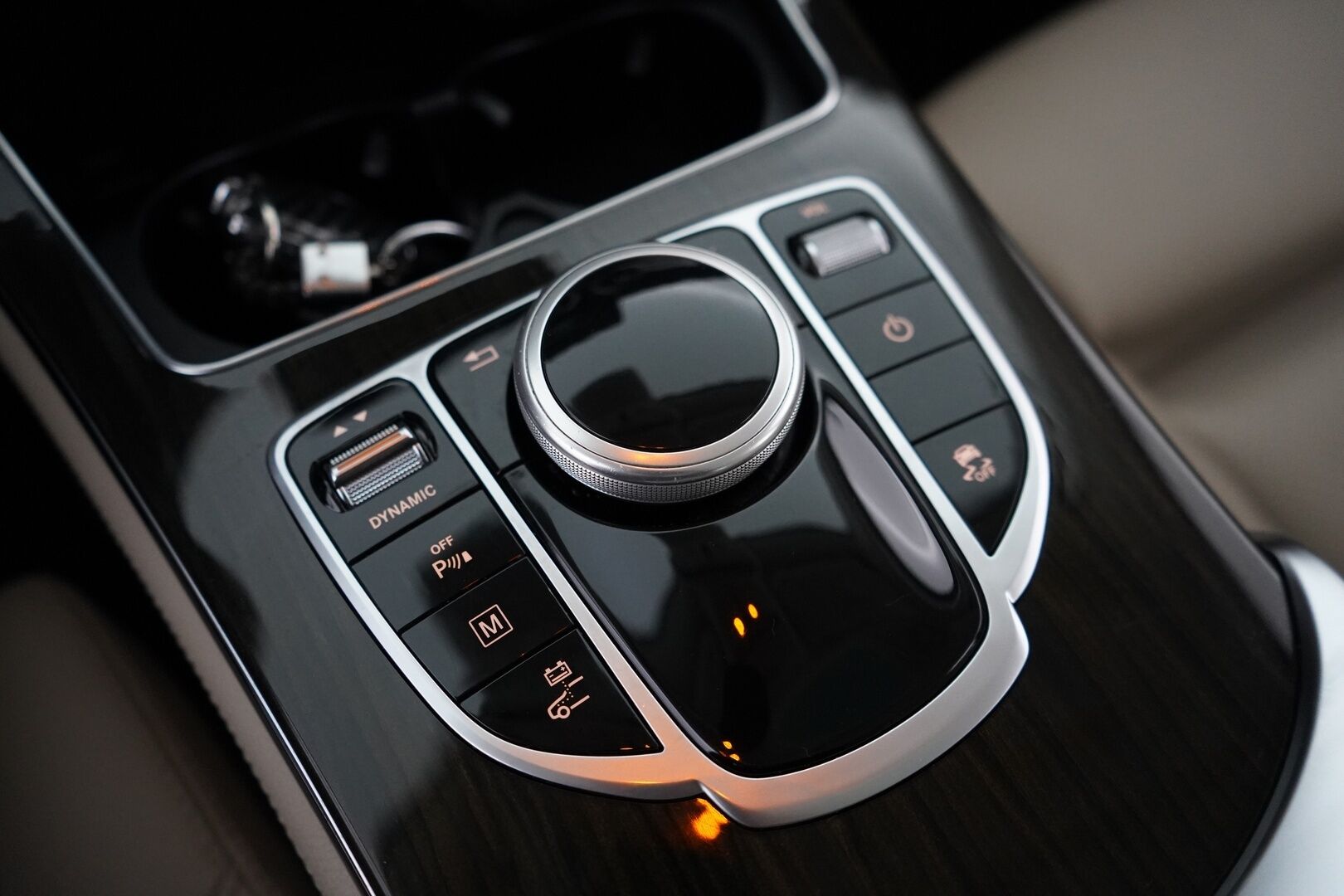 Mercedes-Benz GLC 2018 350 e 4Matic A Premium Business AMG *Panorama / Burmester / Sporttinahat / Koukku / Vakkari / Tutkat * - Suomi auto / Kahdet renkaat alumiinivantein / Viimeisin huolto 7/25