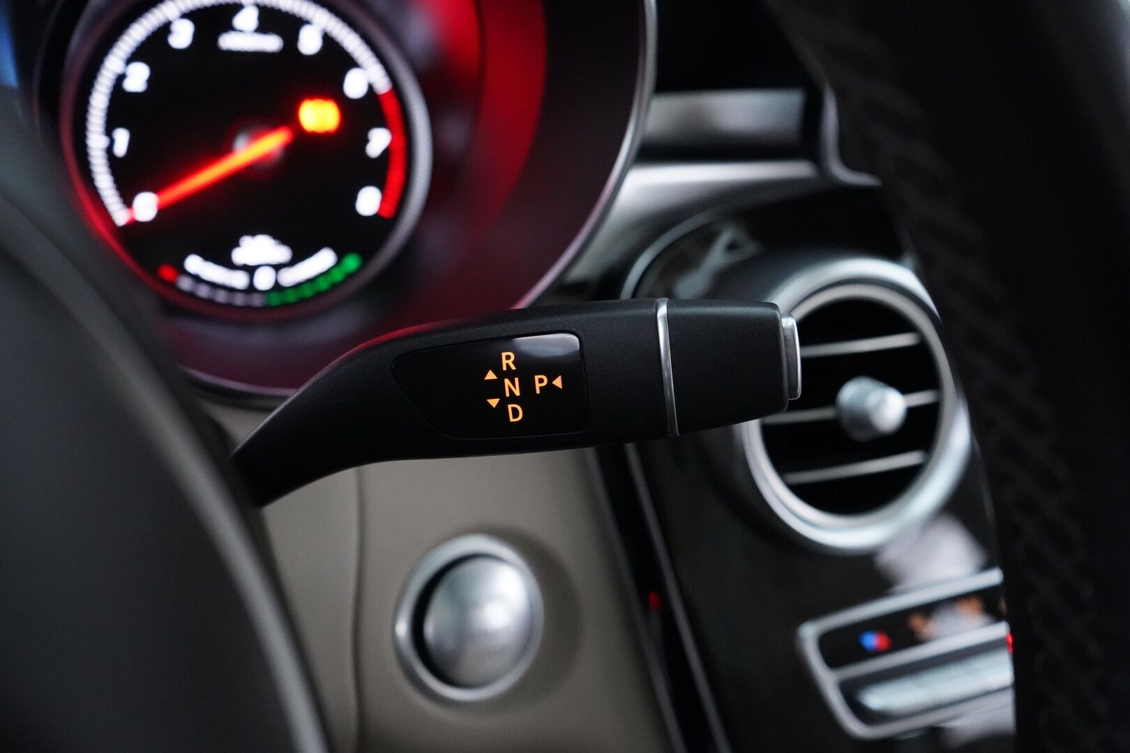 Mercedes-Benz GLC 2018 350 e 4Matic A Premium Business AMG *Panorama / Burmester / Sporttinahat / Koukku / Vakkari / Tutkat * - Suomi auto / Kahdet renkaat alumiinivantein / Viimeisin huolto 7/25