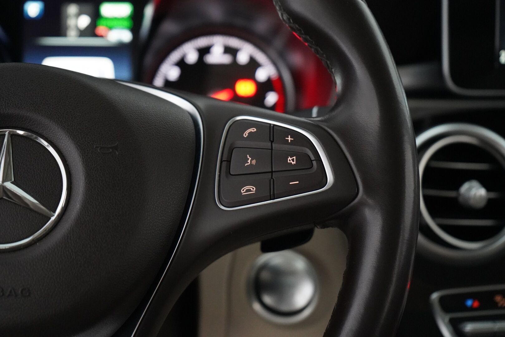 Mercedes-Benz GLC 2018 350 e 4Matic A Premium Business AMG *Panorama / Burmester / Sporttinahat / Koukku / Vakkari / Tutkat * - Suomi auto / Kahdet renkaat alumiinivantein / Viimeisin huolto 7/25