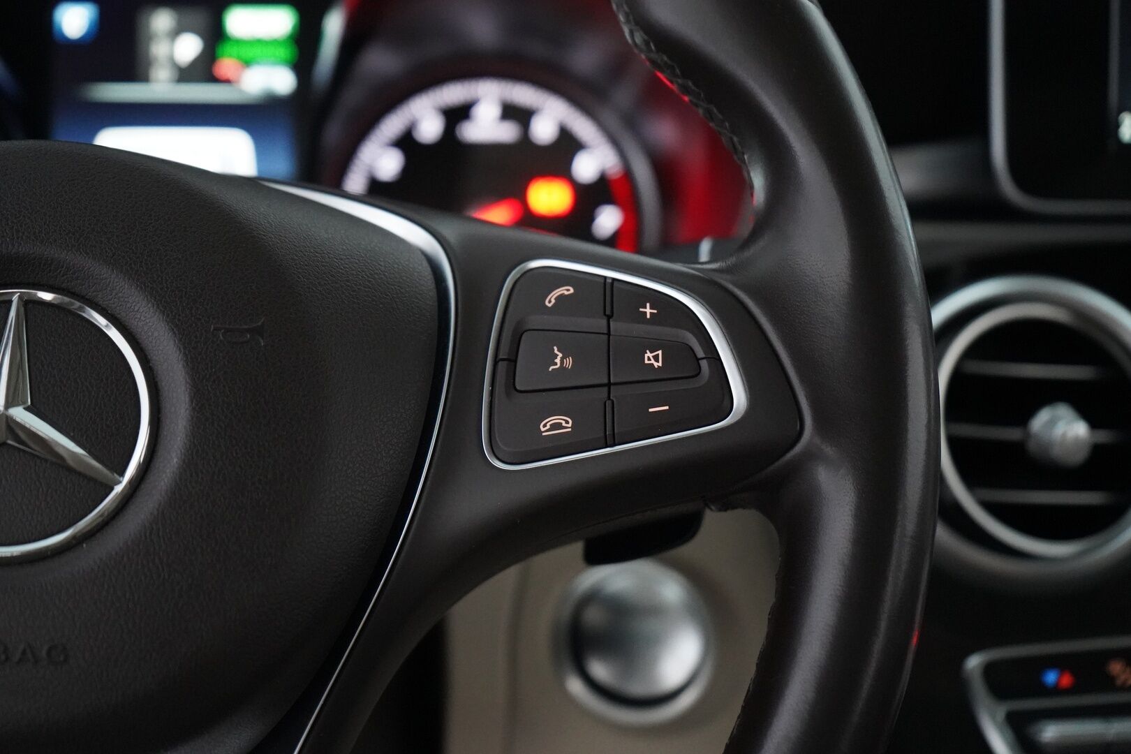 Mercedes-Benz GLC 2018 350 e 4Matic A Premium Business AMG *Panorama / Burmester / Sporttinahat / Koukku / Vakkari / Tutkat * - Suomi auto / Kahdet renkaat alumiinivantein / Viimeisin huolto 7/25