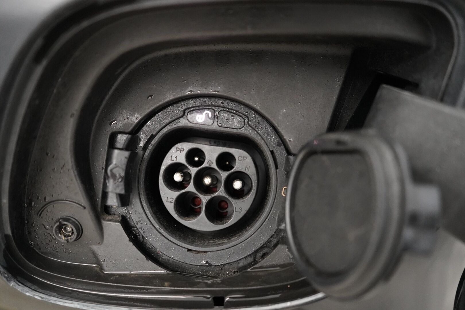 Mercedes-Benz GLC 2018 350 e 4Matic A Premium Business AMG *Panorama / Burmester / Sporttinahat / Koukku / Vakkari / Tutkat * - Suomi auto / Kahdet renkaat alumiinivantein / Viimeisin huolto 7/25