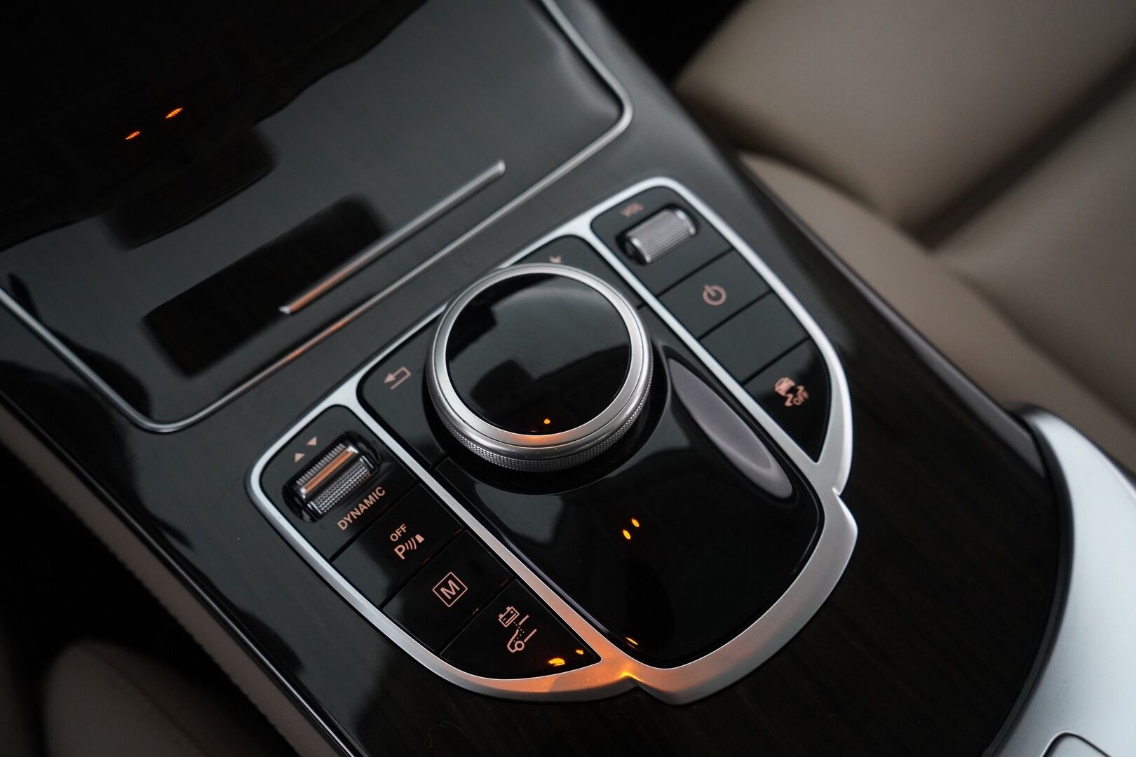 Mercedes-Benz GLC 2018 350 e 4Matic A Premium Business AMG * Panoraama / Burmester / Sporttinahat / Koukku / Tutkat * - Suomi auto / Kahdet renkaat alumiinivantein / Huollettu 7.2025