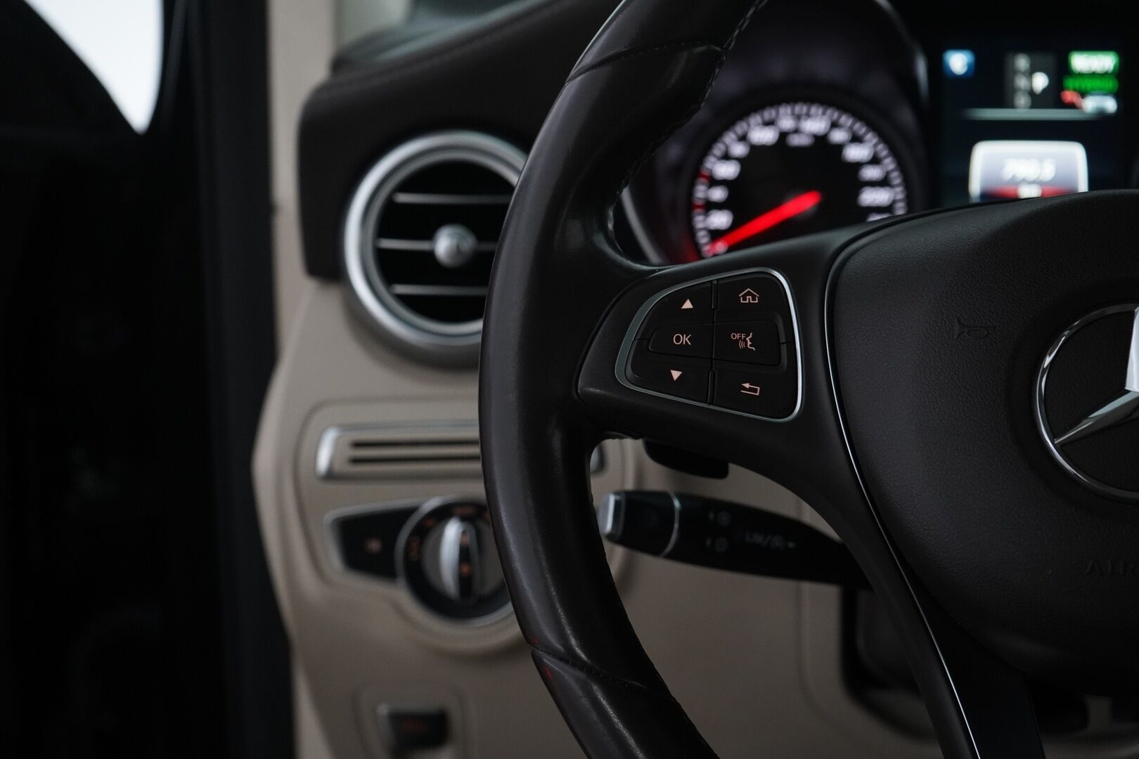 Mercedes-Benz GLC 2018 350 e 4Matic A Premium Business AMG * Panoraama / Burmester / Sporttinahat / Koukku / Tutkat * - Suomi auto / Kahdet renkaat alumiinivantein / Huollettu 7.2025