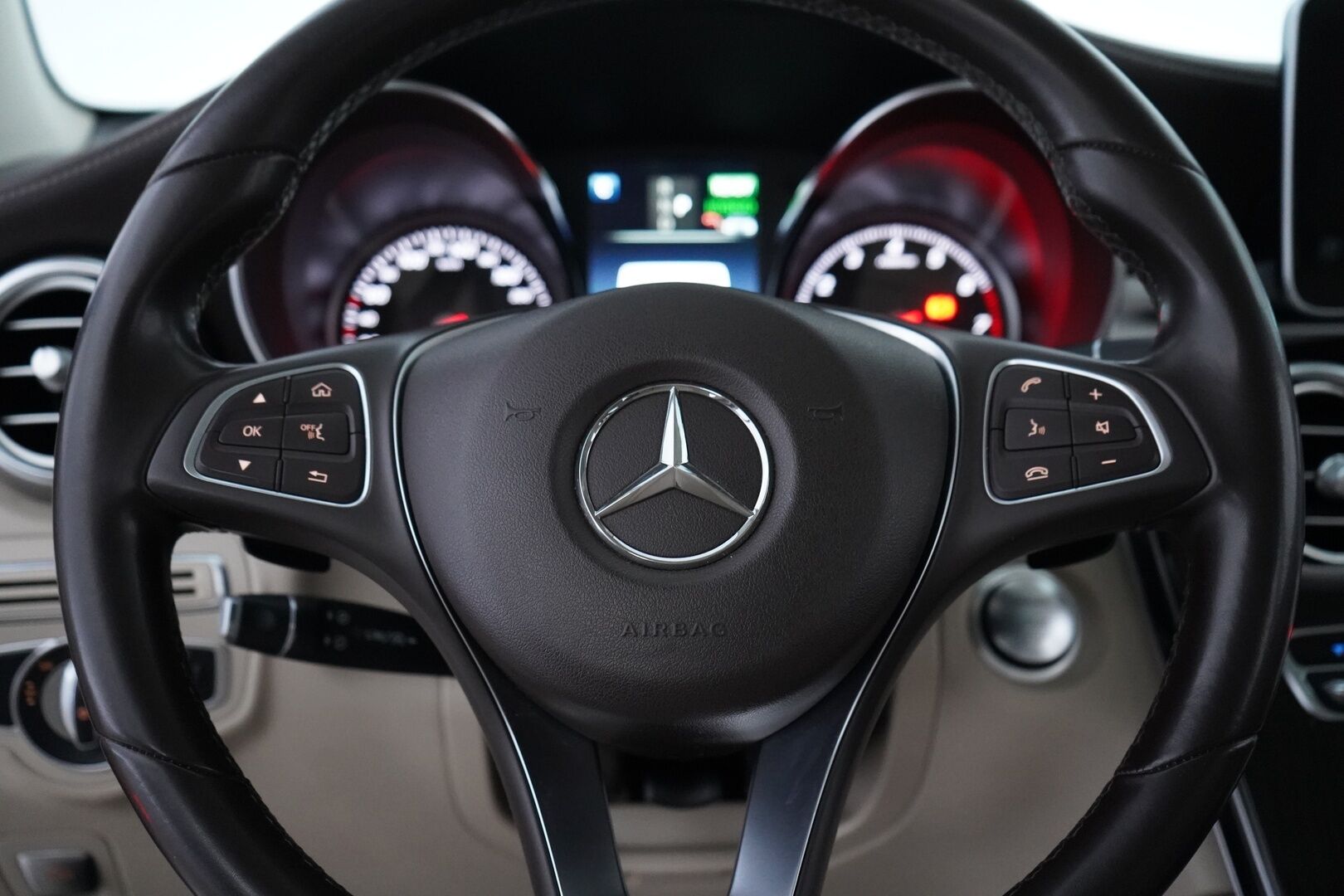 Mercedes-Benz GLC 2018 350 e 4Matic A Premium Business AMG *Panorama / Burmester / Sporttinahat / Koukku / Vakkari / Tutkat * - Suomi auto / Kahdet renkaat alumiinivantein / Viimeisin huolto 7/25