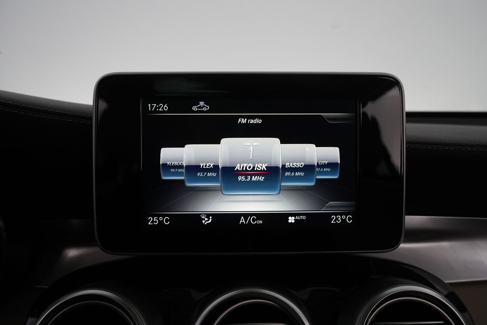 Mercedes-Benz GLC 2018 350 e 4Matic A Premium Business AMG * Panoraama / Burmester / Sporttinahat / Koukku / Tutkat * - Suomi auto / Kahdet renkaat alumiinivantein / Huollettu 7.2025