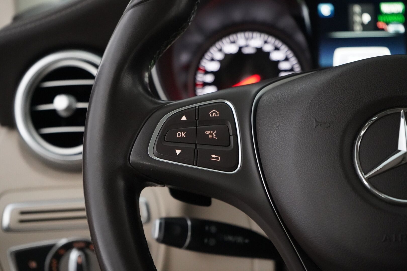 Mercedes-Benz GLC 2018 350 e 4Matic A Premium Business AMG *Panorama / Burmester / Sporttinahat / Koukku / Vakkari / Tutkat * - Suomi auto / Kahdet renkaat alumiinivantein / Viimeisin huolto 7/25