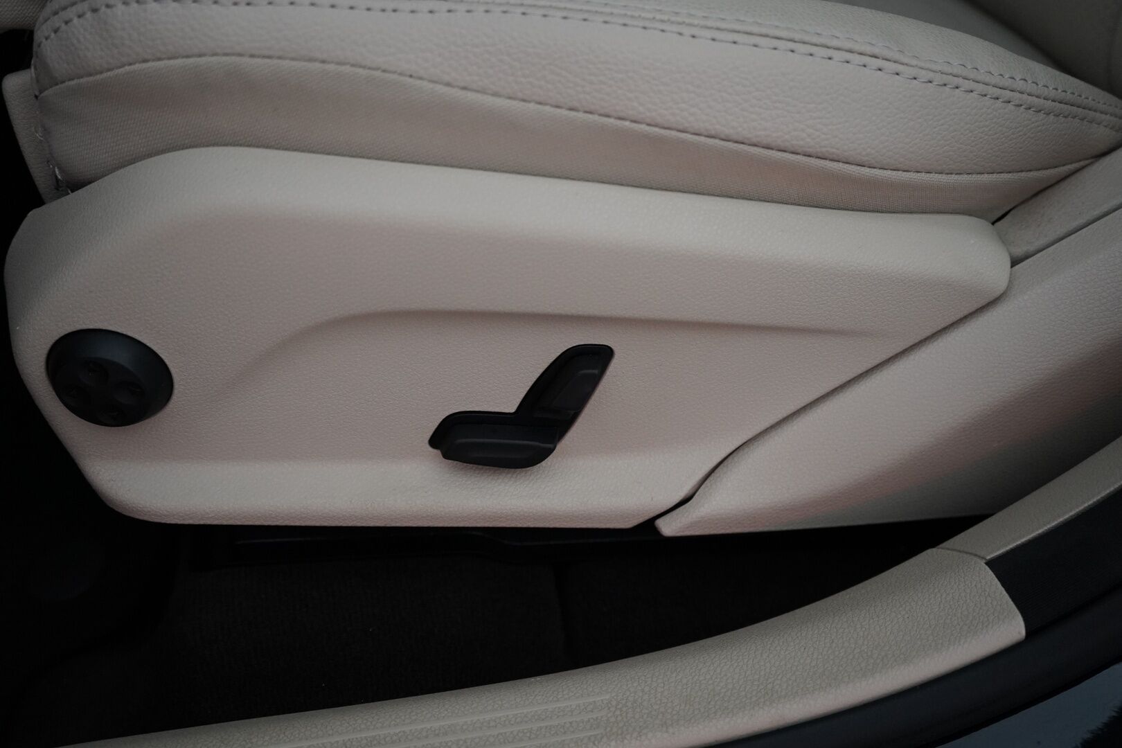 Mercedes-Benz GLC 2018 350 e 4Matic A Premium Business AMG *Panorama / Burmester / Sporttinahat / Koukku / Vakkari / Tutkat * - Suomi auto / Kahdet renkaat alumiinivantein / Viimeisin huolto 7/25