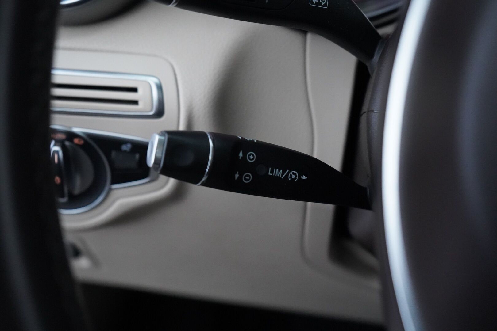 Mercedes-Benz GLC 2018 350 e 4Matic A Premium Business AMG *Panorama / Burmester / Sporttinahat / Koukku / Vakkari / Tutkat * - Suomi auto / Kahdet renkaat alumiinivantein / Viimeisin huolto 7/25