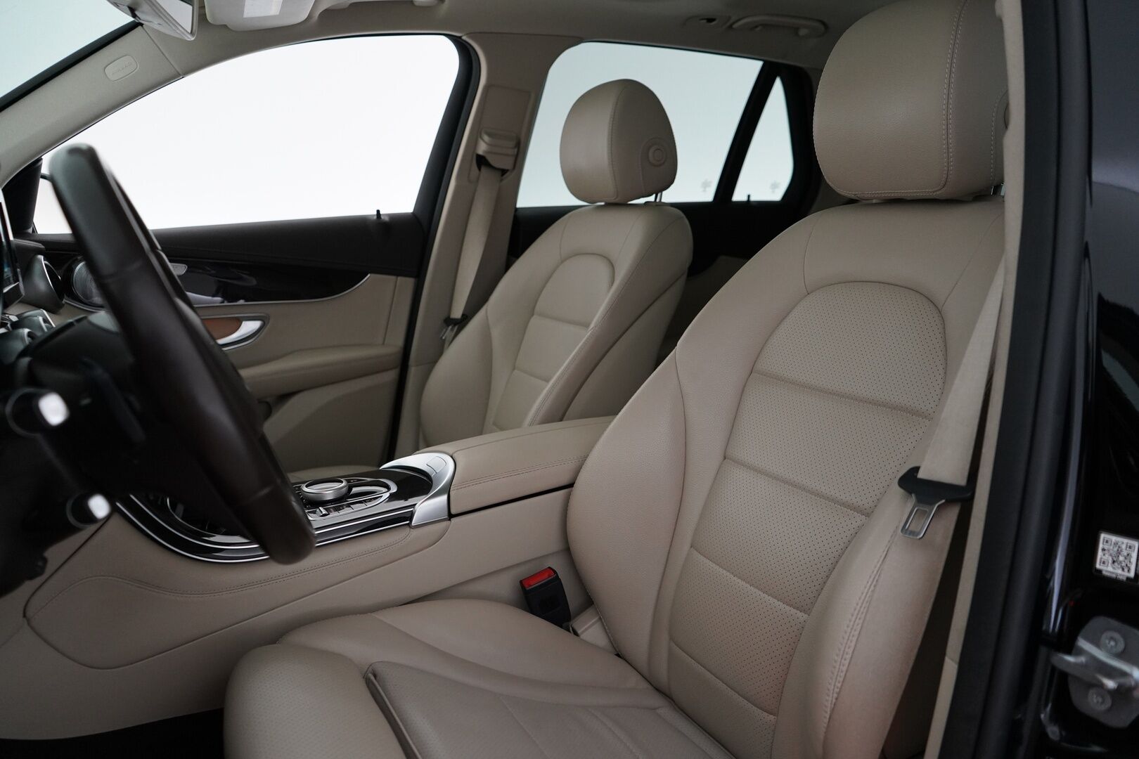 Mercedes-Benz GLC 2018 350 e 4Matic A Premium Business AMG *Panorama / Burmester / Sporttinahat / Koukku / Vakkari / Tutkat * - Suomi auto / Kahdet renkaat alumiinivantein / Viimeisin huolto 7/25