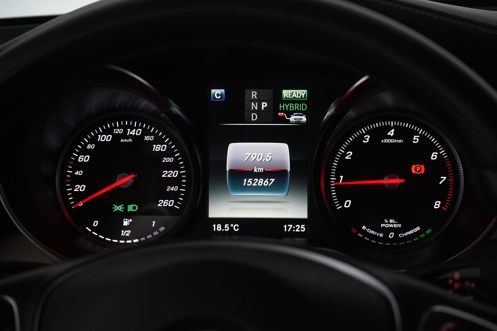 Mercedes-Benz GLC 2018 350 e 4Matic A Premium Business AMG *Panorama / Burmester / Sporttinahat / Koukku / Vakkari / Tutkat * - Suomi auto / Kahdet renkaat alumiinivantein / Viimeisin huolto 7/25