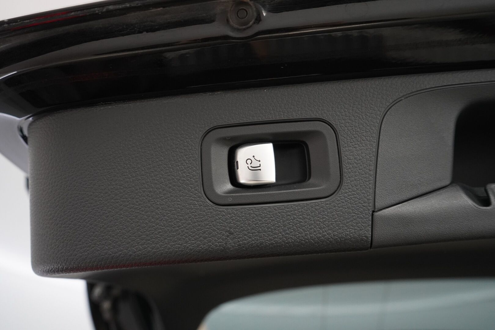 Mercedes-Benz GLC 2018 350 e 4Matic A Premium Business AMG *Panorama / Burmester / Sporttinahat / Koukku / Vakkari / Tutkat * - Suomi auto / Kahdet renkaat alumiinivantein / Viimeisin huolto 7/25