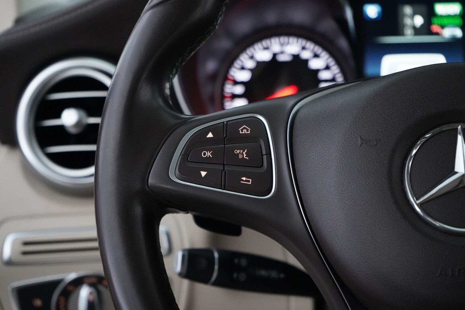 Mercedes-Benz GLC 2018 350 e 4Matic A Premium Business AMG *Panorama / Burmester / Sporttinahat / Koukku / Vakkari / Tutkat * - Suomi auto / Kahdet renkaat alumiinivantein / Viimeisin huolto 7/25