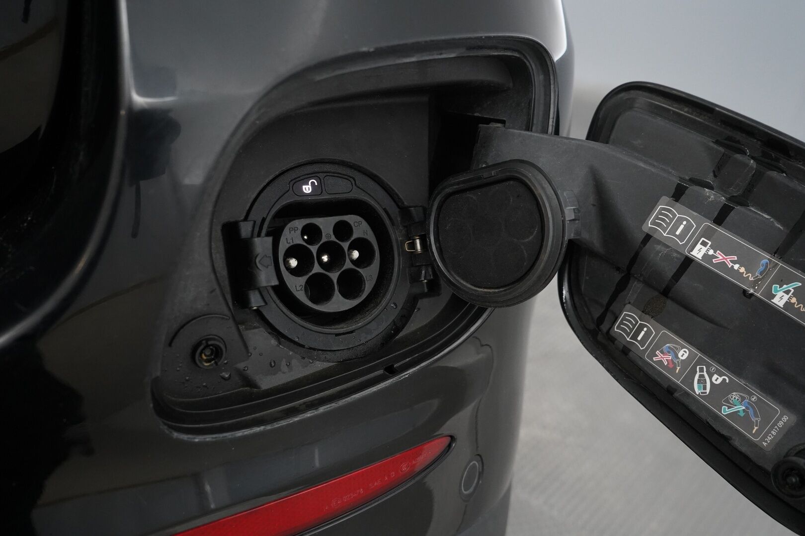 Mercedes-Benz GLC 2018 350 e 4Matic A Premium Business AMG * Panoraama / Burmester / Sporttinahat / Koukku / Tutkat * - Suomi auto / Kahdet renkaat alumiinivantein / Huollettu 7.2025