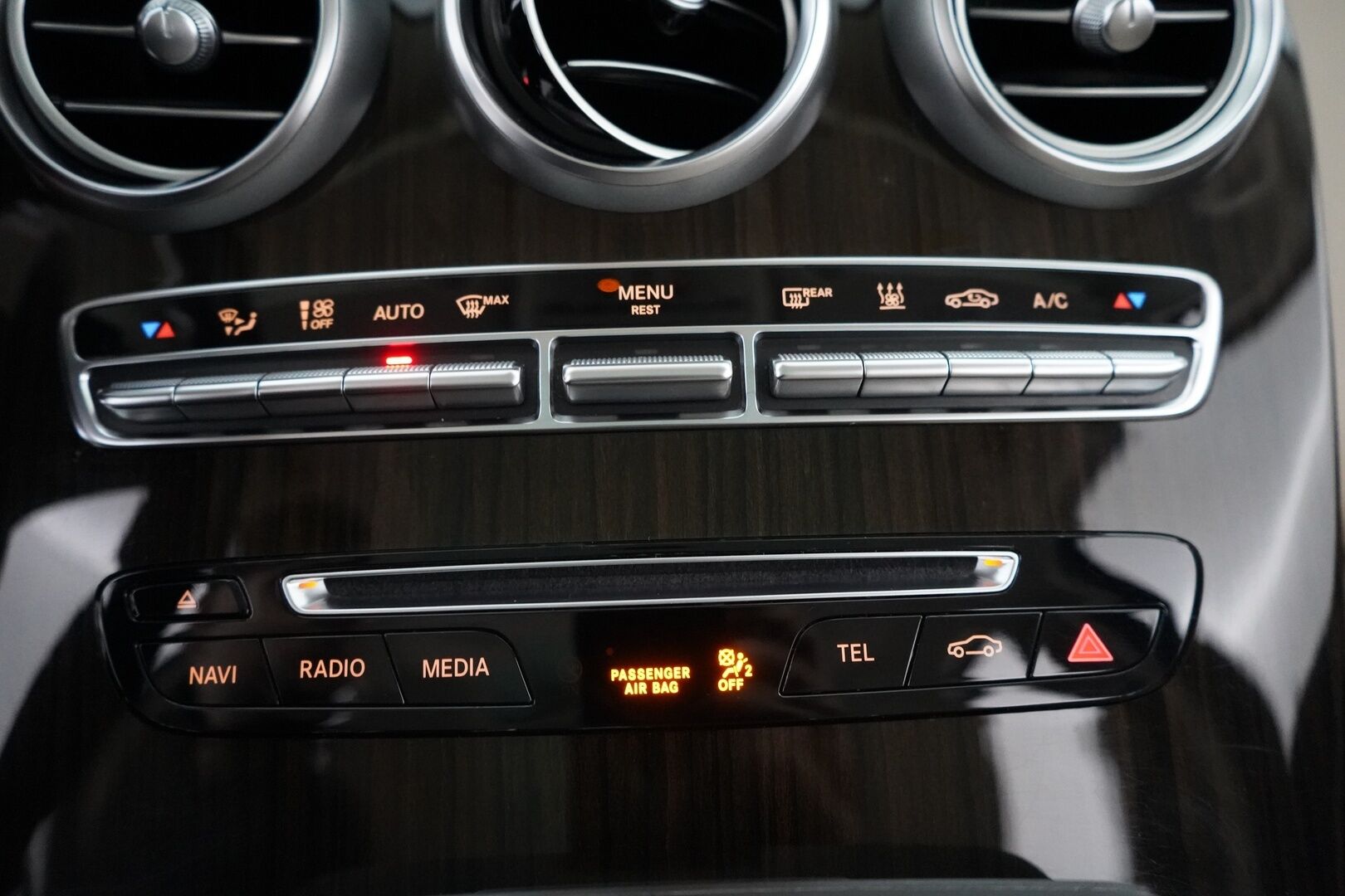 Mercedes-Benz GLC 2018 350 e 4Matic A Premium Business AMG *Panorama / Burmester / Sporttinahat / Koukku / Vakkari / Tutkat * - Suomi auto / Kahdet renkaat alumiinivantein / Viimeisin huolto 7/25