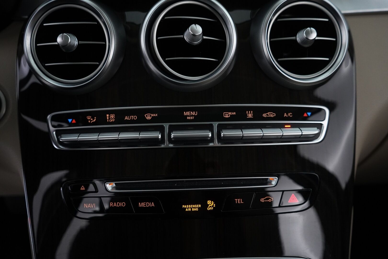 Mercedes-Benz GLC 2018 350 e 4Matic A Premium Business AMG *Panorama / Burmester / Sporttinahat / Koukku / Vakkari / Tutkat * - Suomi auto / Kahdet renkaat alumiinivantein / Viimeisin huolto 7/25