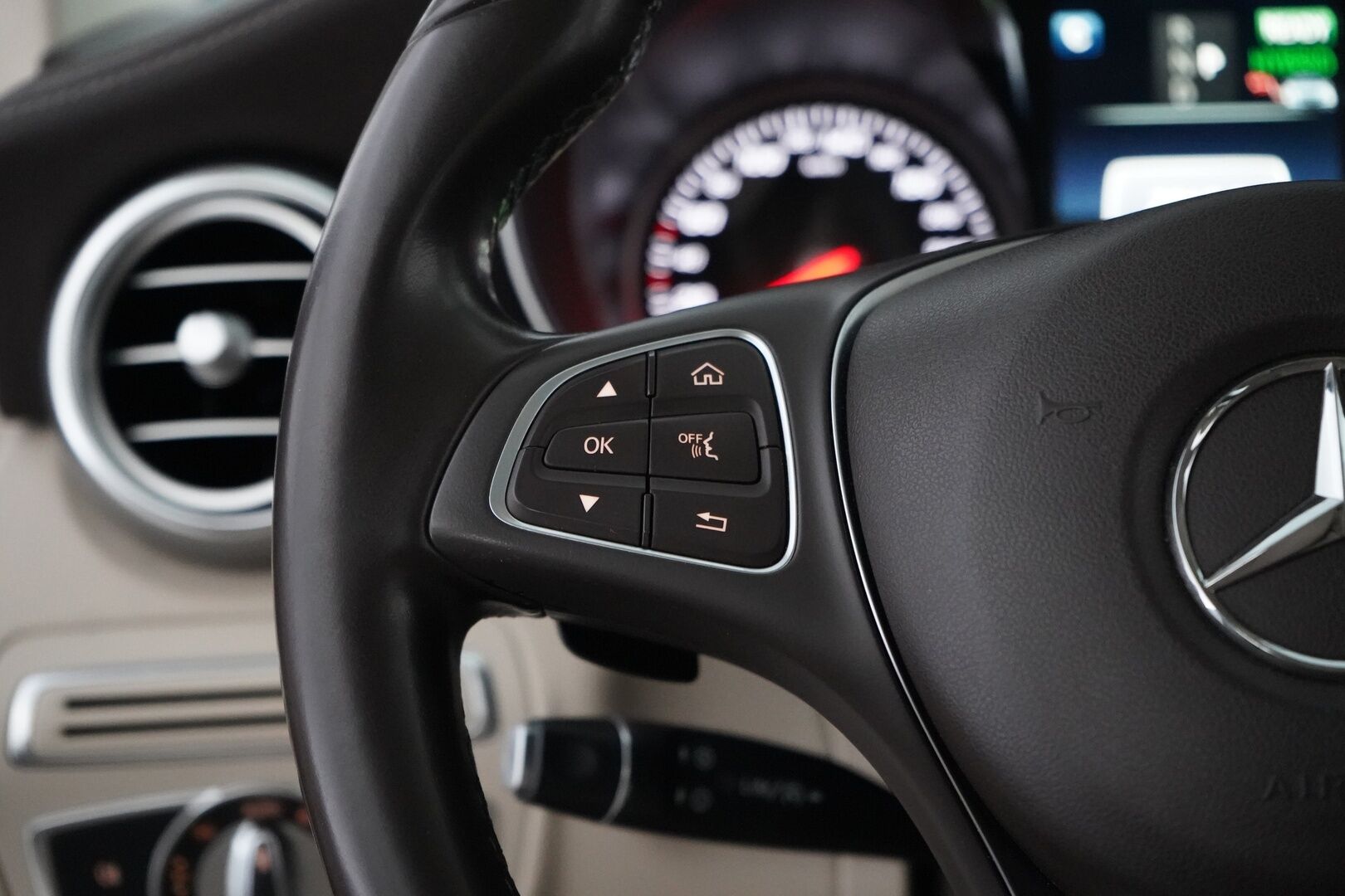 Mercedes-Benz GLC 2018 350 e 4Matic A Premium Business AMG *Panorama / Burmester / Sporttinahat / Koukku / Vakkari / Tutkat * - Suomi auto / Kahdet renkaat alumiinivantein / Viimeisin huolto 7/25