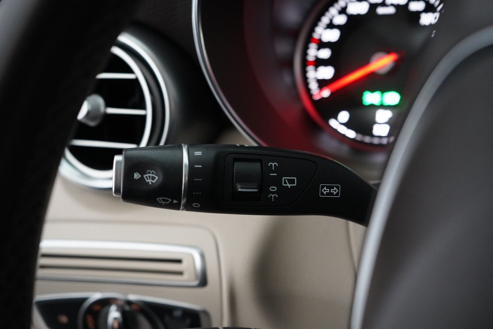 Mercedes-Benz GLC 2018 350 e 4Matic A Premium Business AMG *Panorama / Burmester / Sporttinahat / Koukku / Vakkari / Tutkat * - Suomi auto / Kahdet renkaat alumiinivantein / Viimeisin huolto 7/25