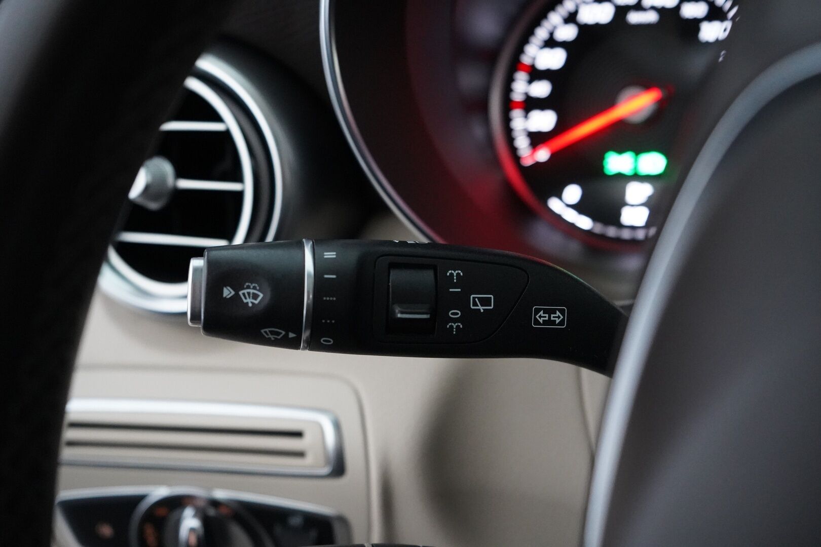 Mercedes-Benz GLC 2018 350 e 4Matic A Premium Business AMG *Panorama / Burmester / Sporttinahat / Koukku / Vakkari / Tutkat * - Suomi auto / Kahdet renkaat alumiinivantein / Viimeisin huolto 7/25