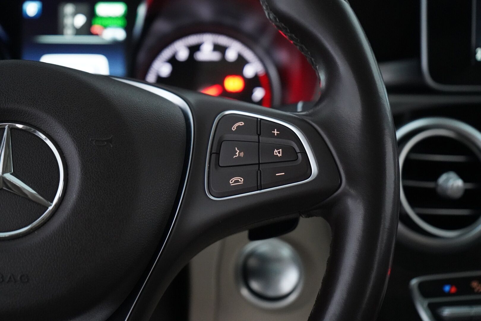 Mercedes-Benz GLC 2018 350 e 4Matic A Premium Business AMG *Panorama / Burmester / Sporttinahat / Koukku / Vakkari / Tutkat * - Suomi auto / Kahdet renkaat alumiinivantein / Viimeisin huolto 7/25